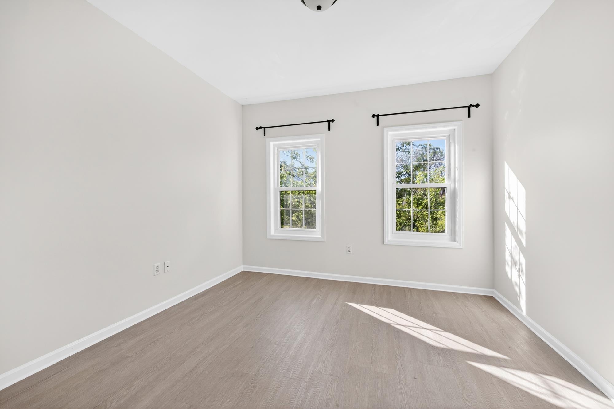 258 PINE ST Unit: 2R