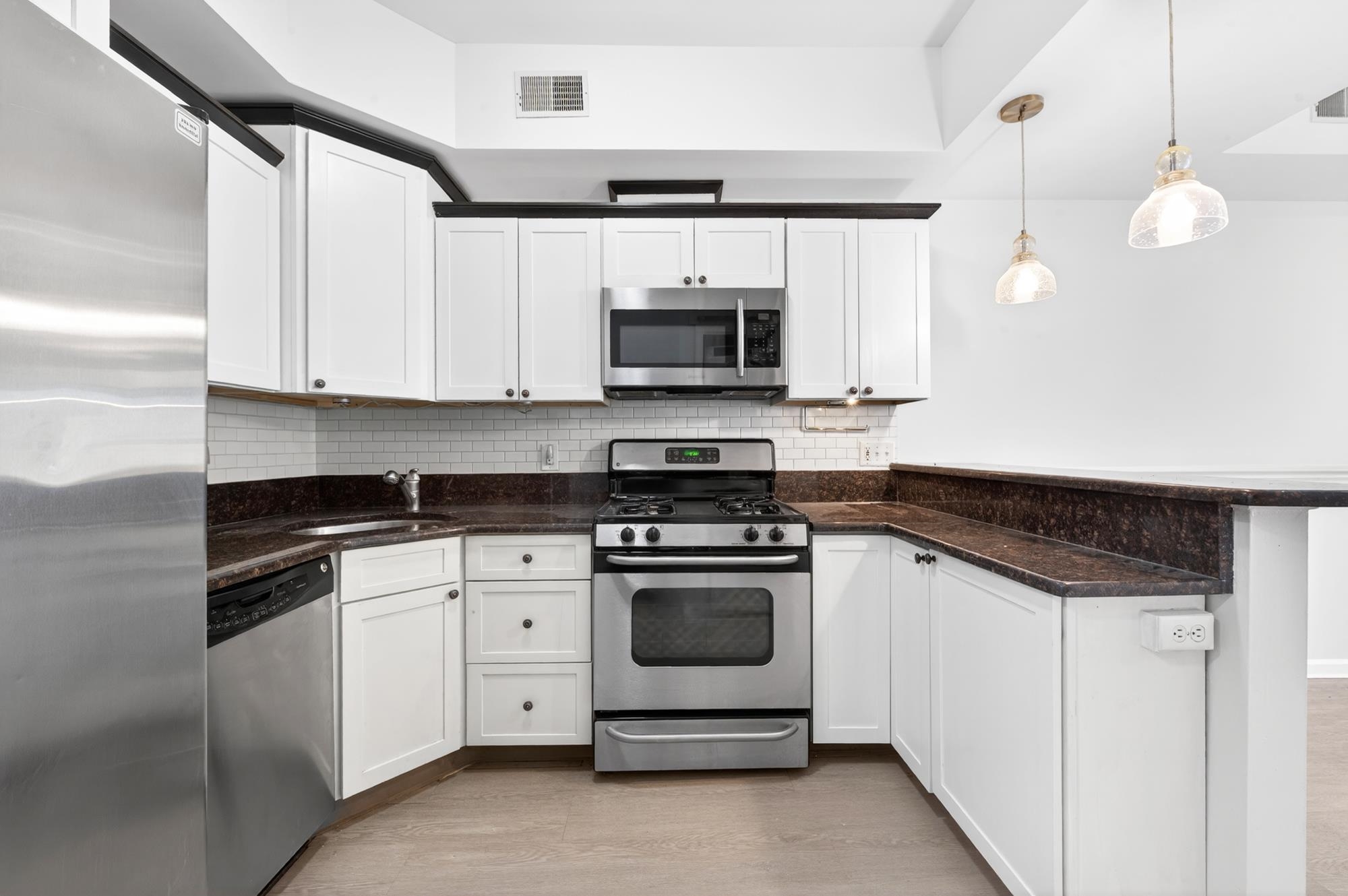 258 PINE ST Unit: 2R