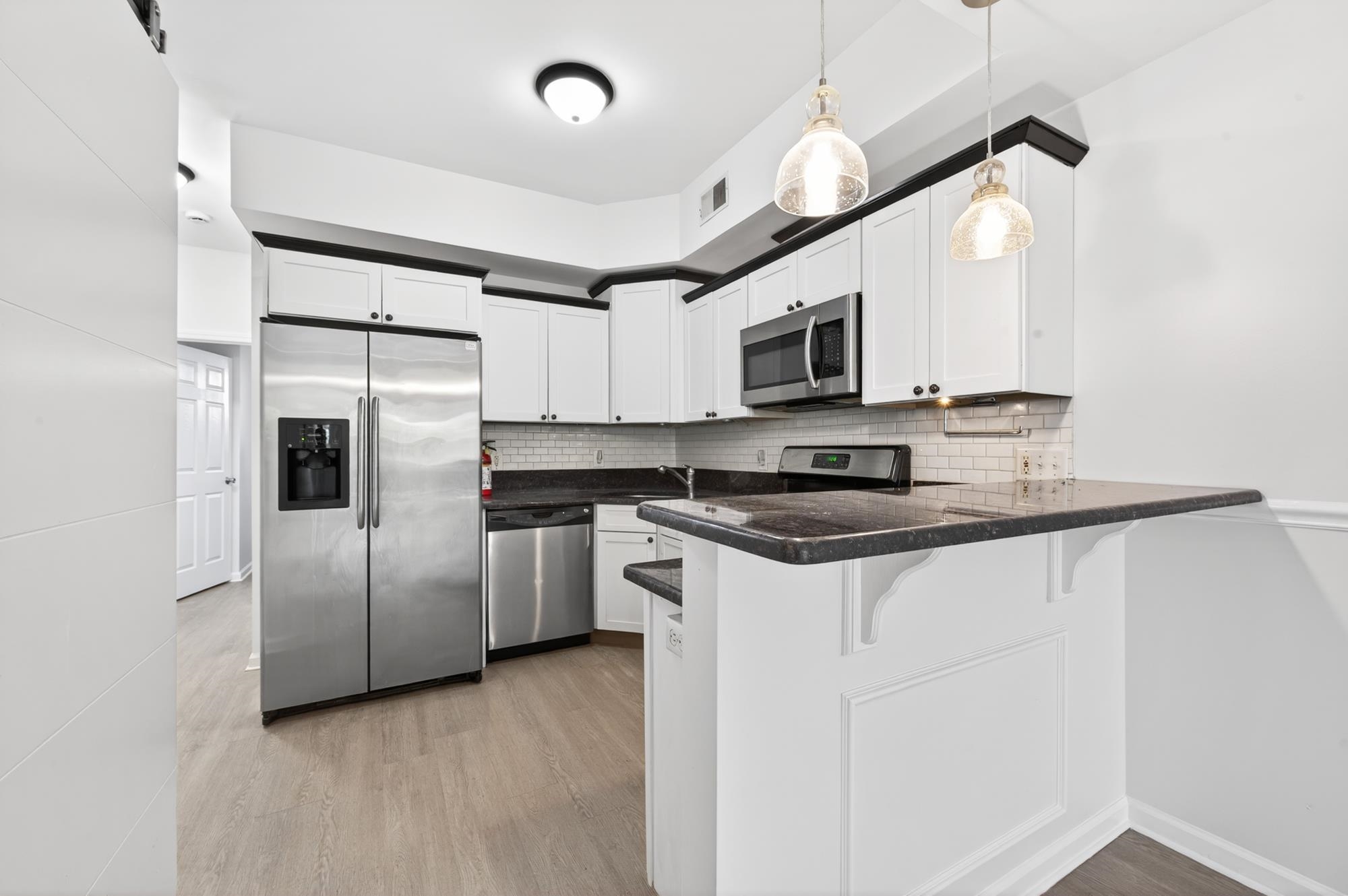 258 PINE ST Unit: 2R