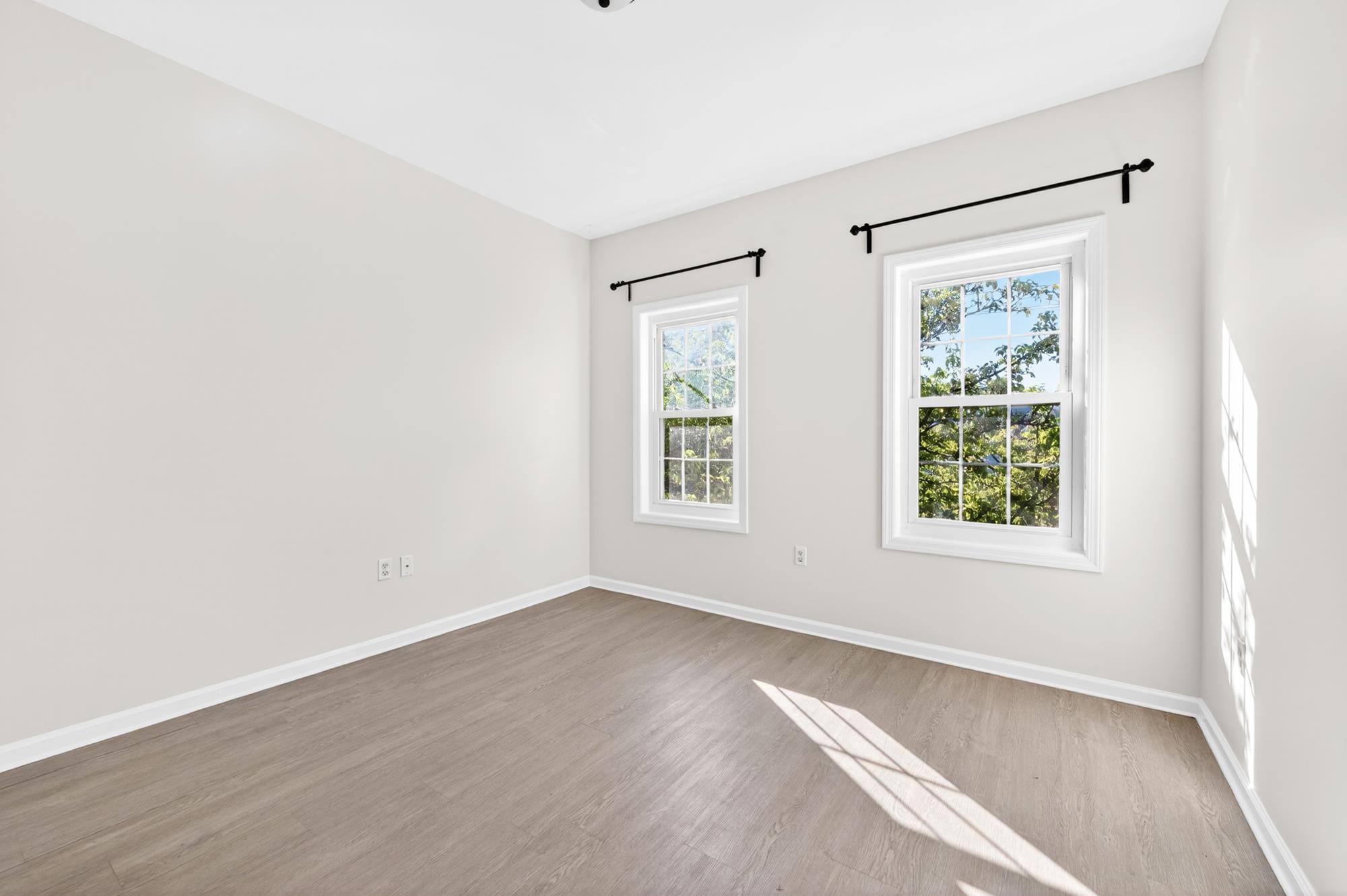 258 PINE ST Unit: 2R