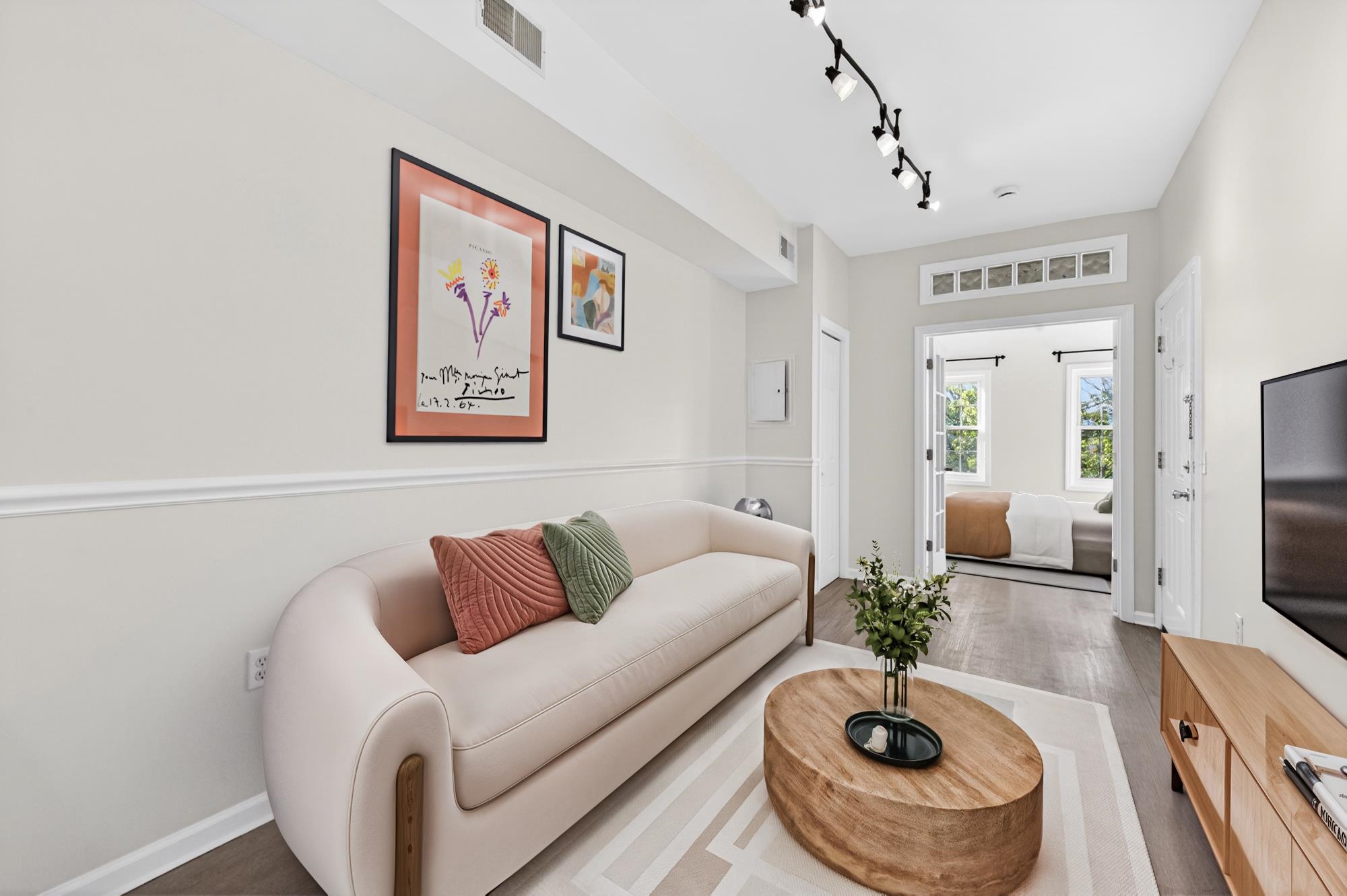 258 PINE ST Unit: 2R