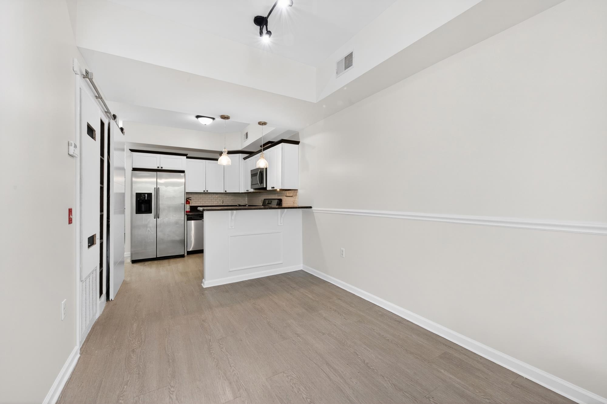 258 PINE ST Unit: 2R