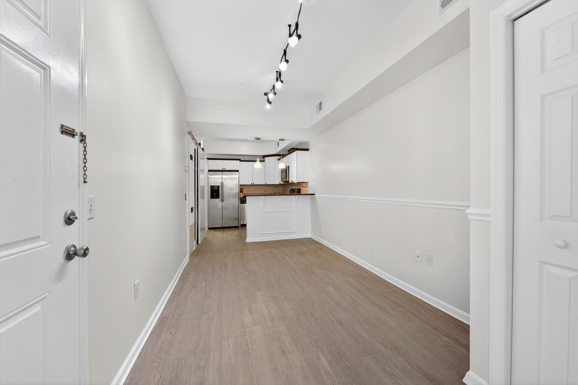 258 PINE ST Unit: 2R