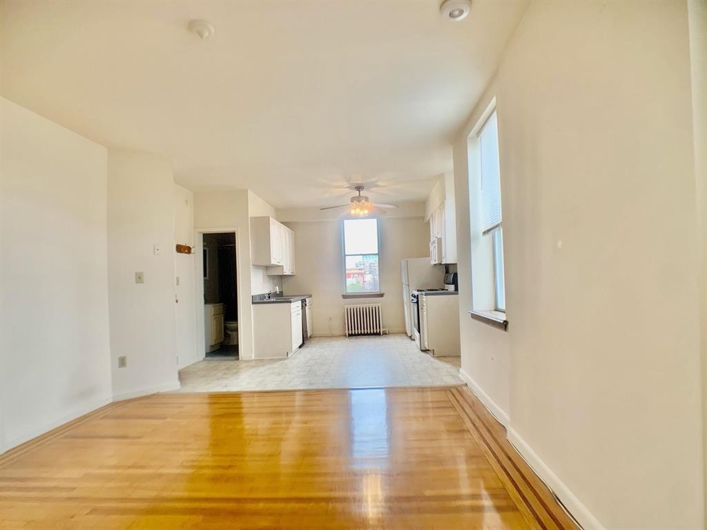 106 11TH ST Unit: 16