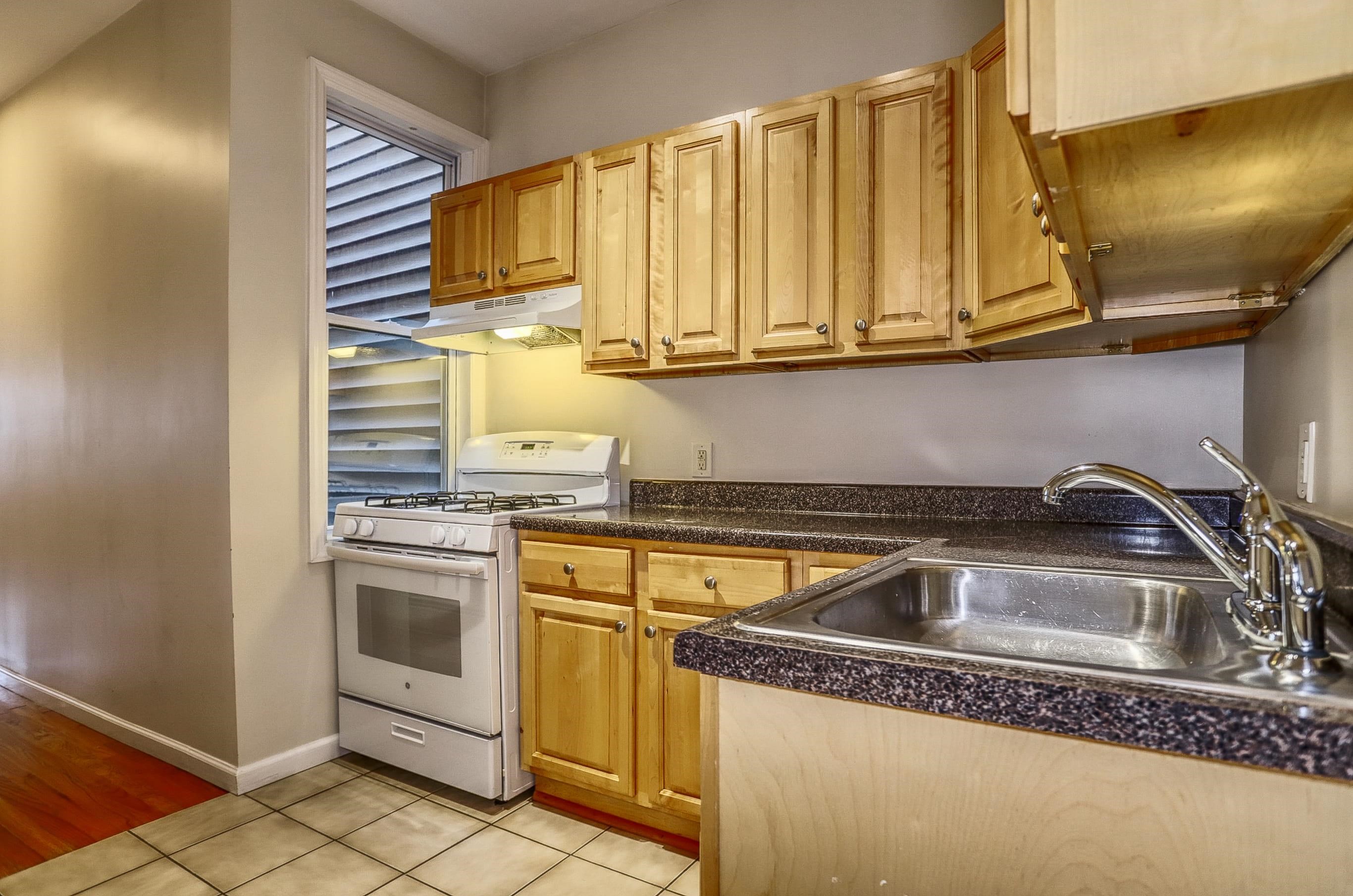 273 WEBSTER AVE Unit: 3