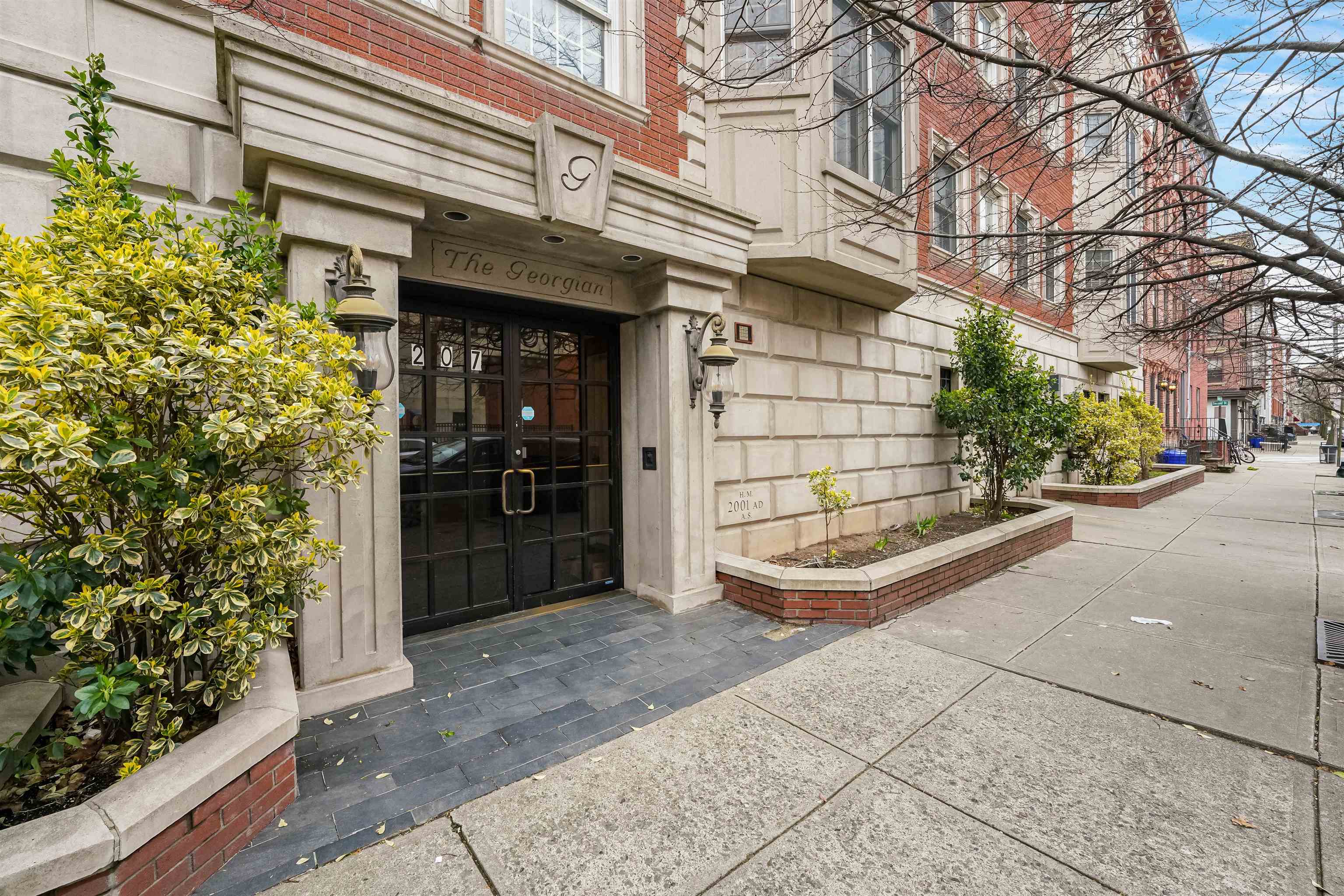 205-207 MADISON ST Unit: 2B