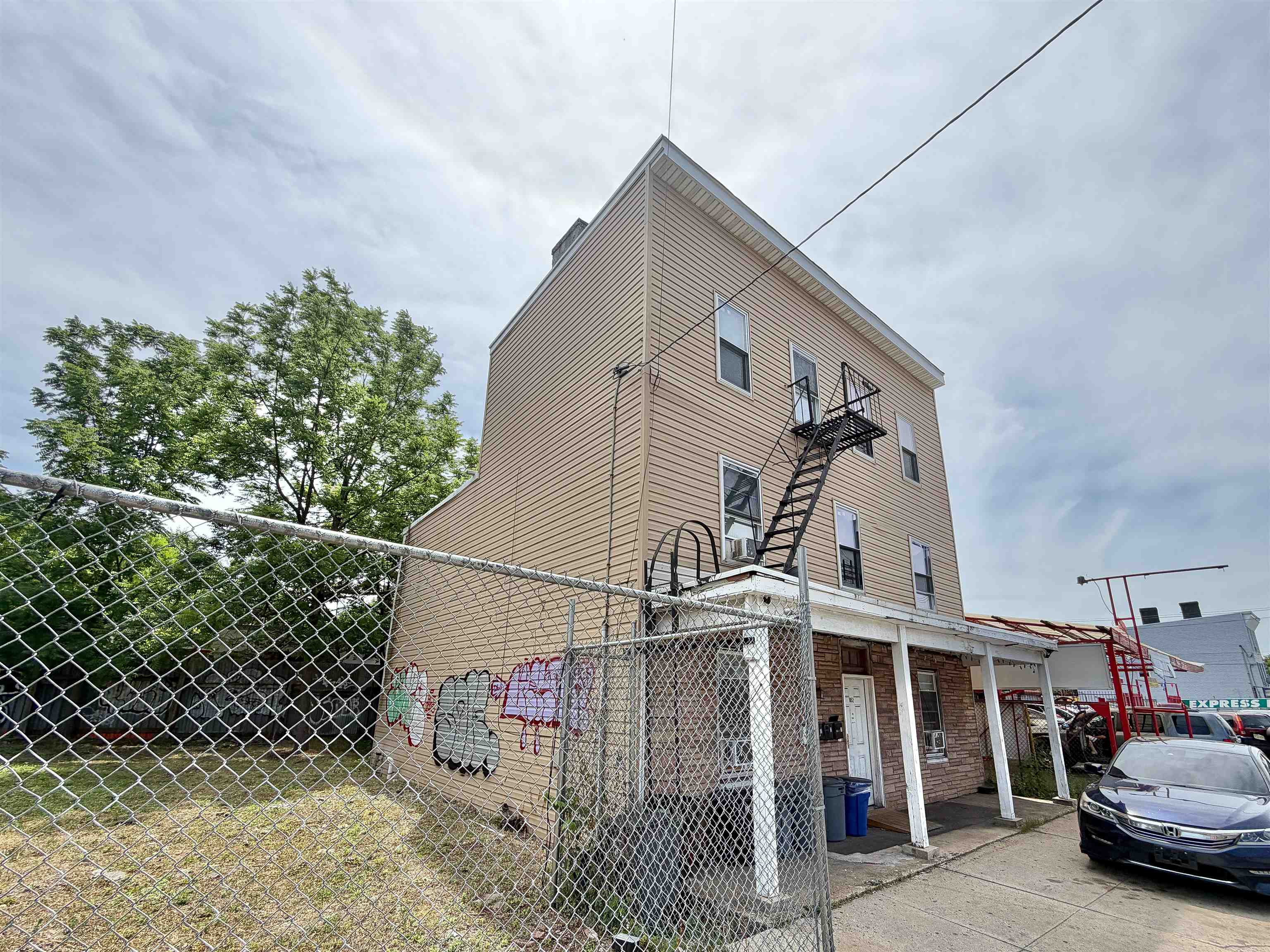 1052 GARFIELD AVE