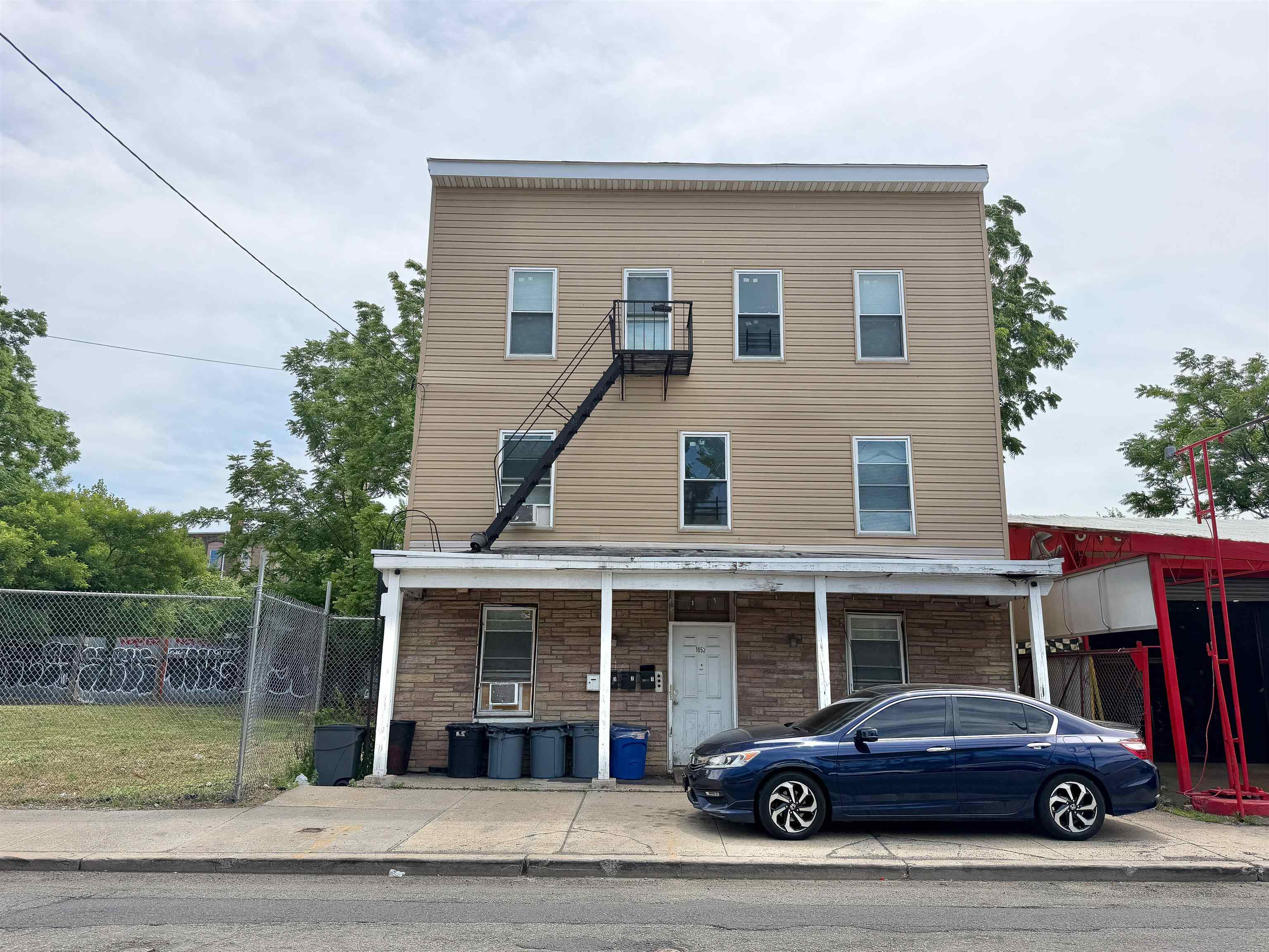 1052 GARFIELD AVE