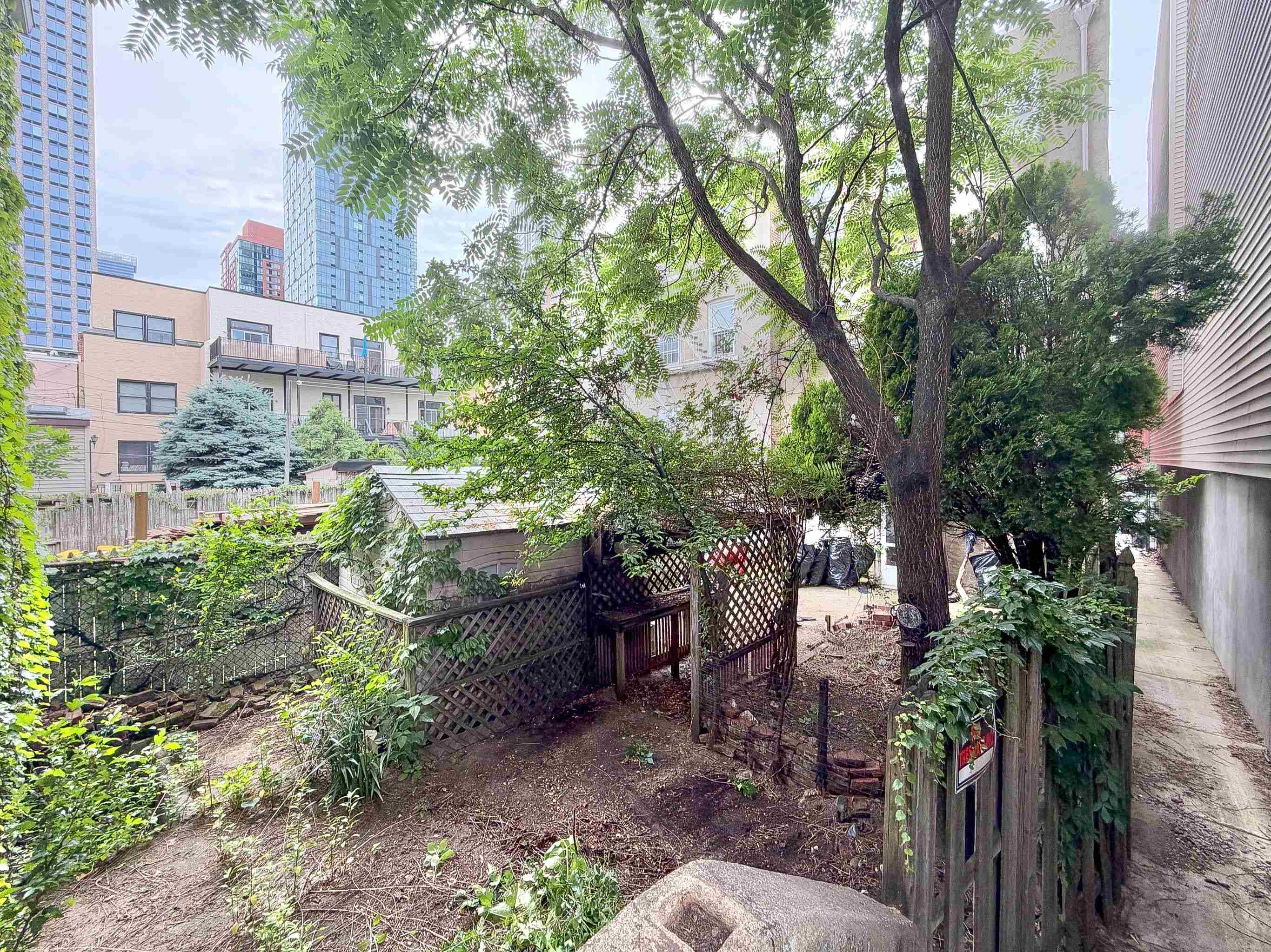 224 BAY ST