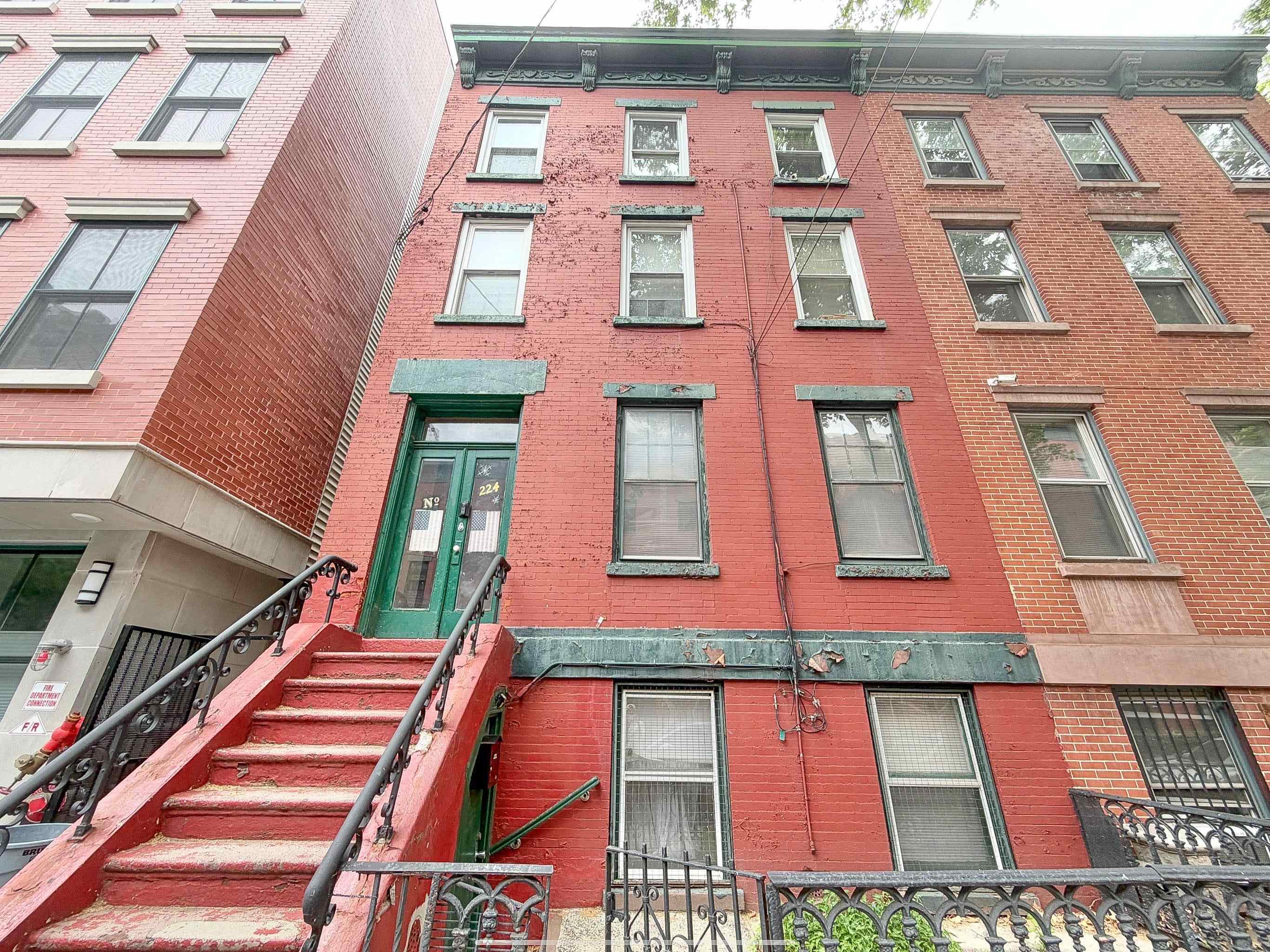 224 BAY ST