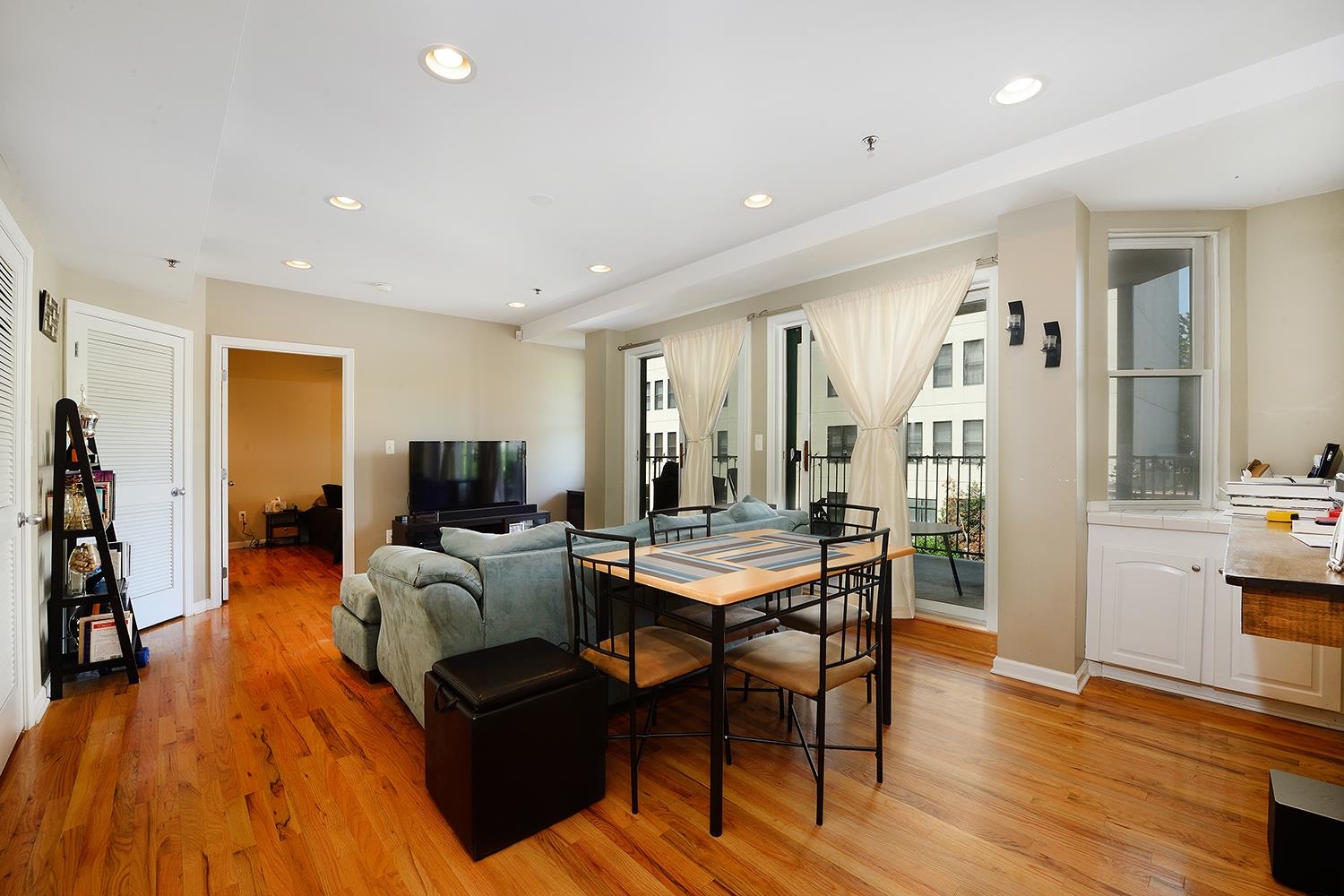 920 JEFFERSON ST Unit: 305