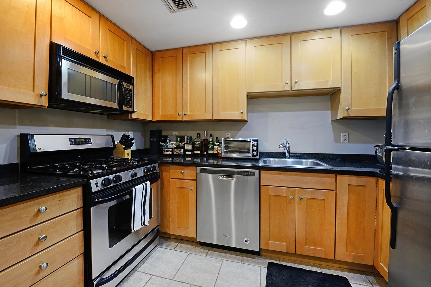 920 JEFFERSON ST Unit: 305