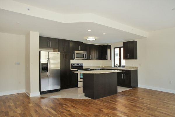 29 1ST ST Unit: 807