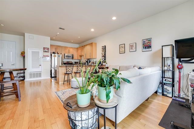 1100 ADAMS ST Unit: 513