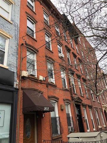 202 BLOOMFIELD ST Unit: 2
