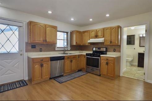 136 ESSEX ST Unit: 3