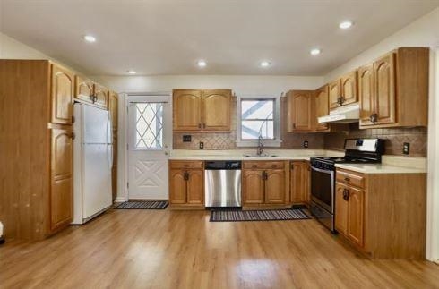136 ESSEX ST Unit: 3