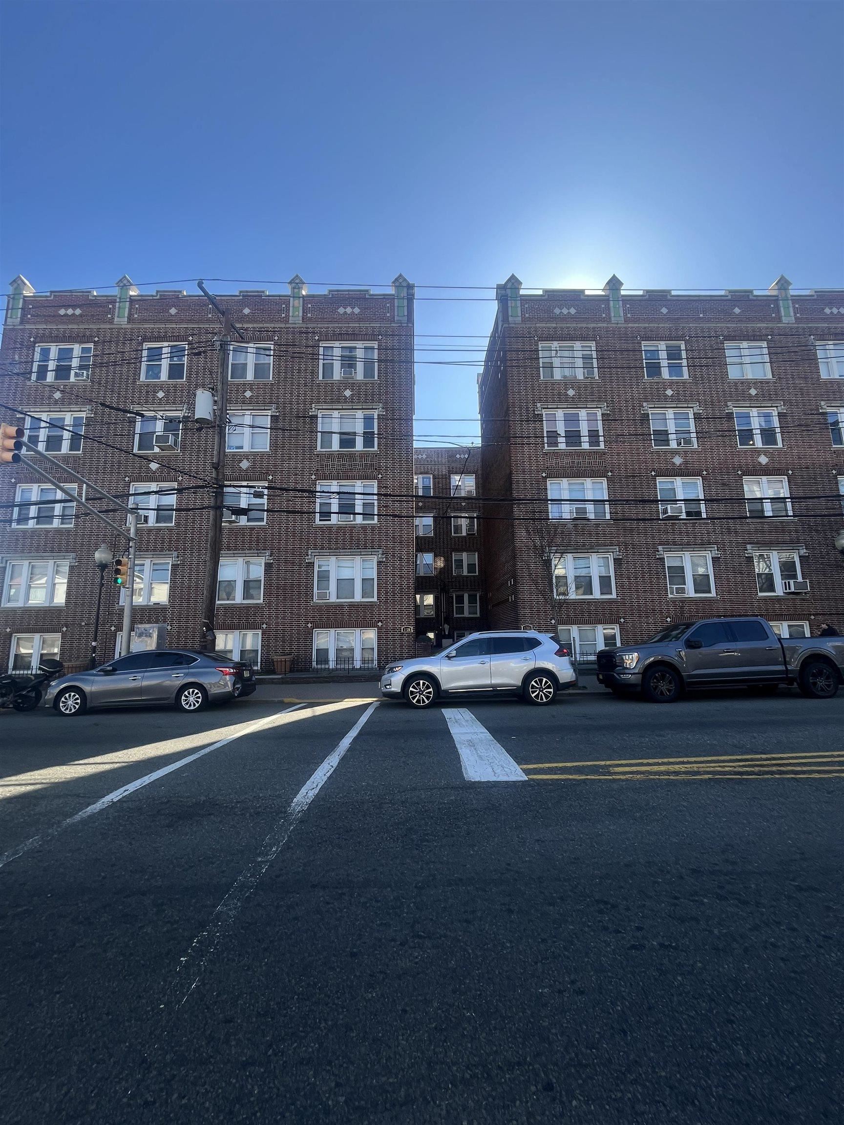 3718 PARK AVE Unit: C1