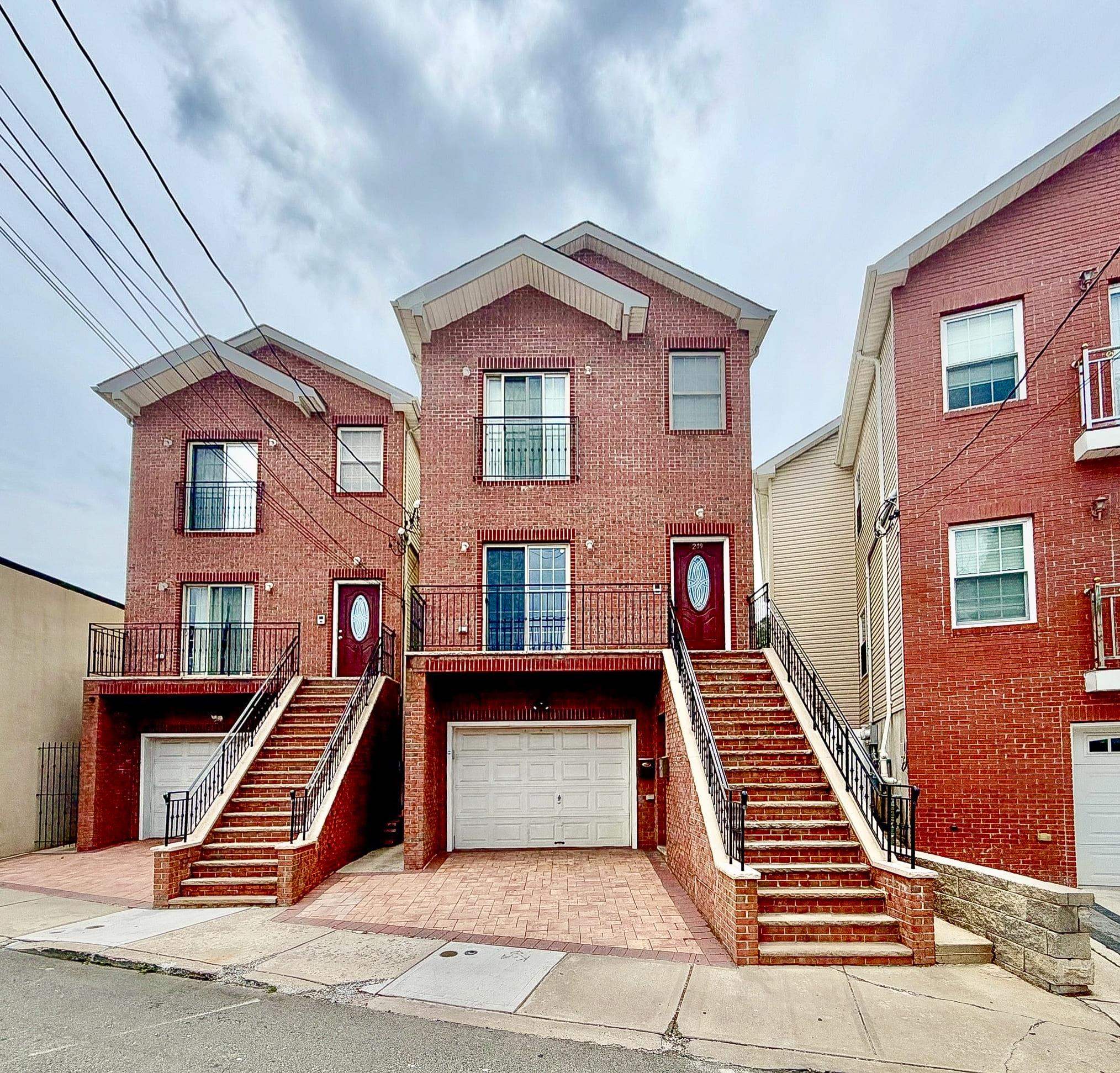 249 WINFIELD AVE Unit: A