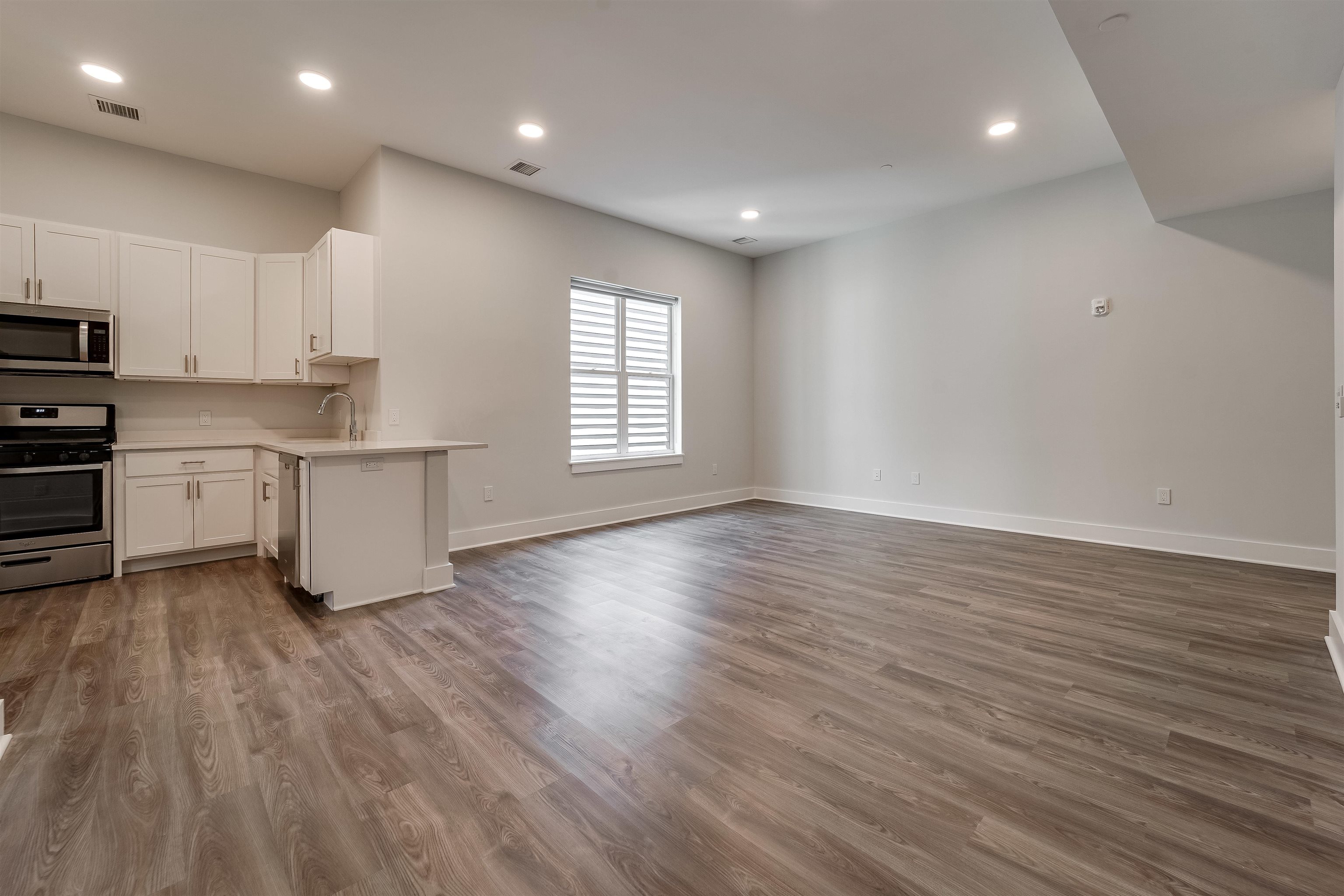 660 GRAND ST Unit: 313