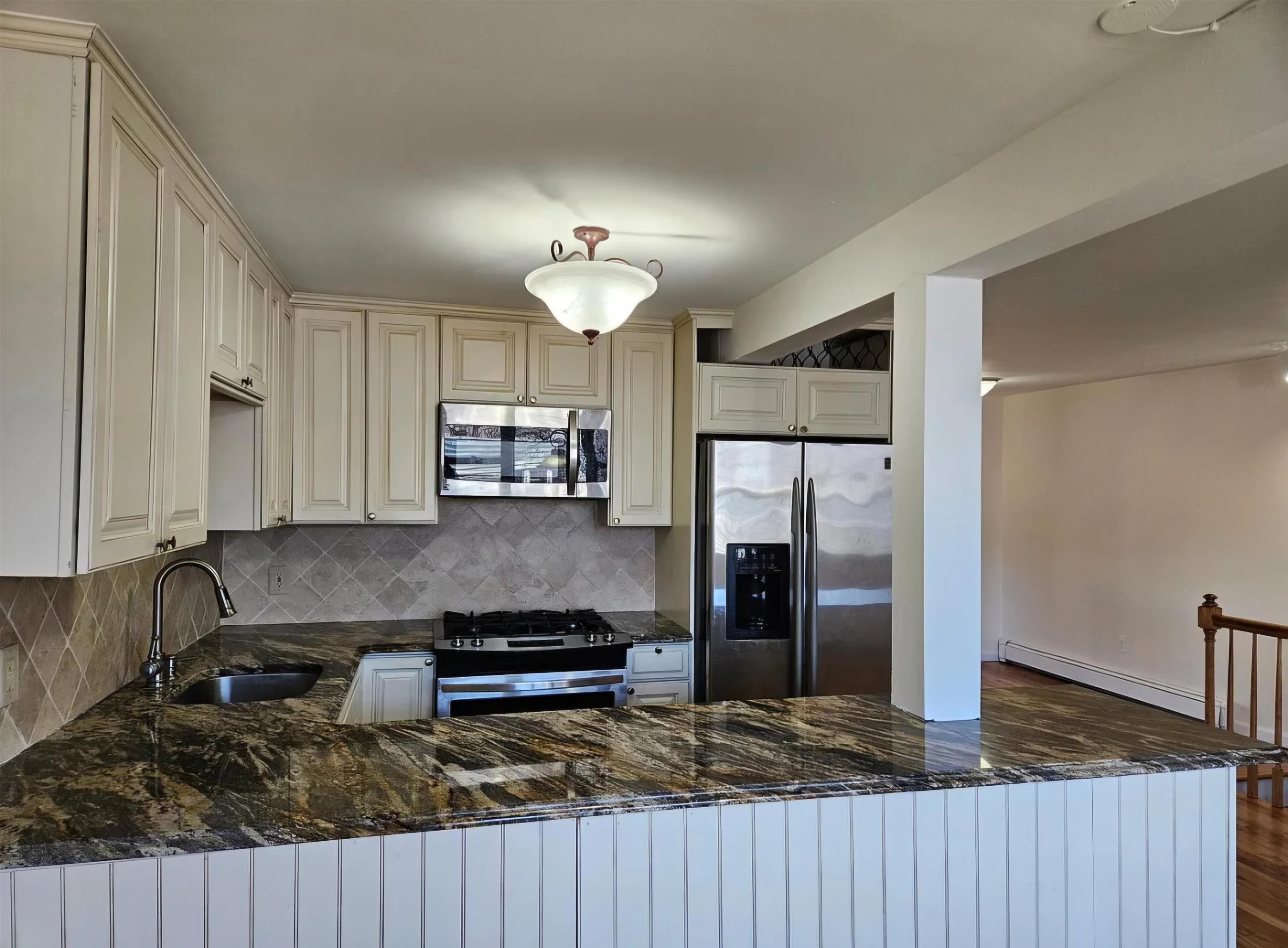 84 LAIDLAW AVE