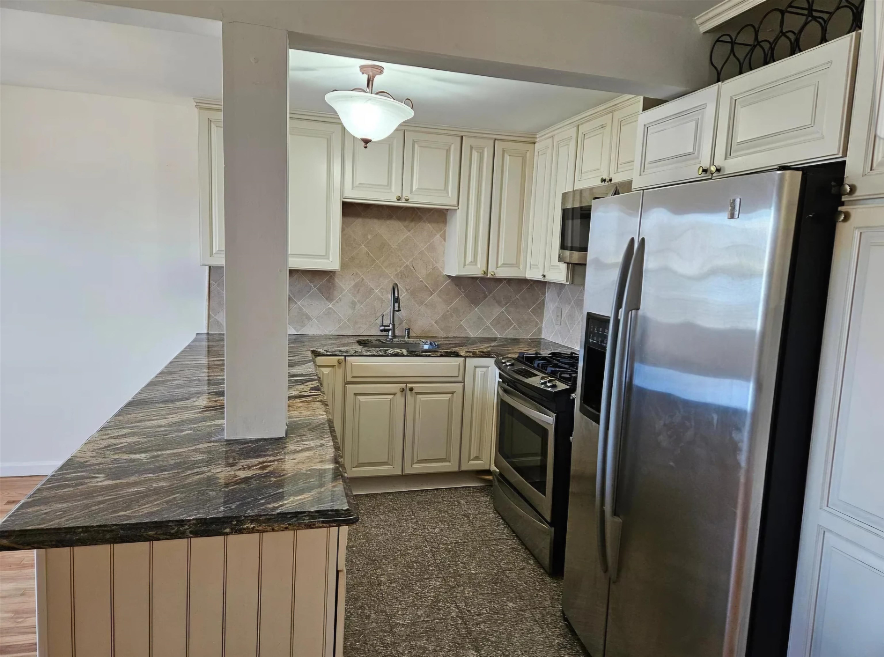 84 LAIDLAW AVE