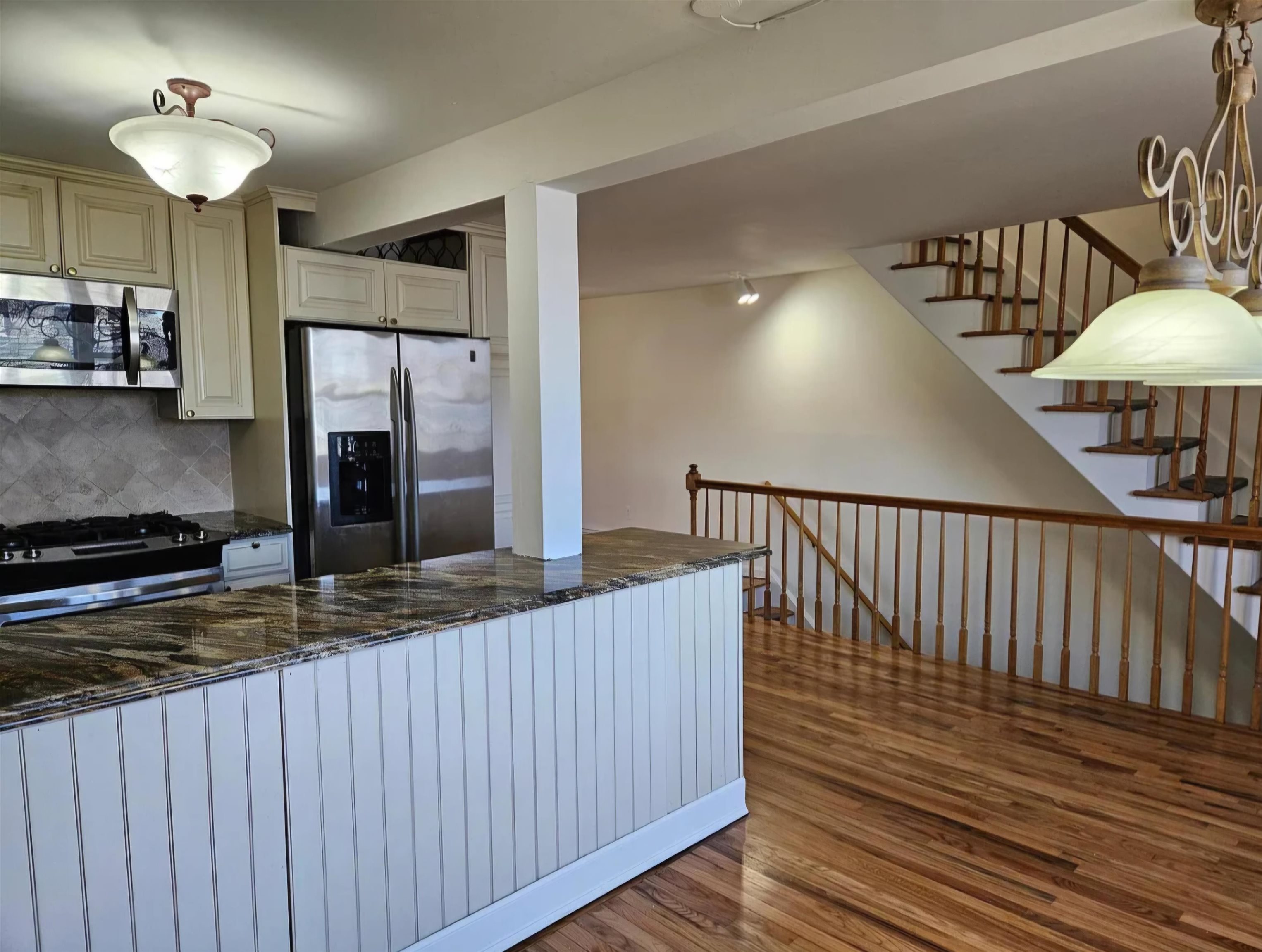 84 LAIDLAW AVE