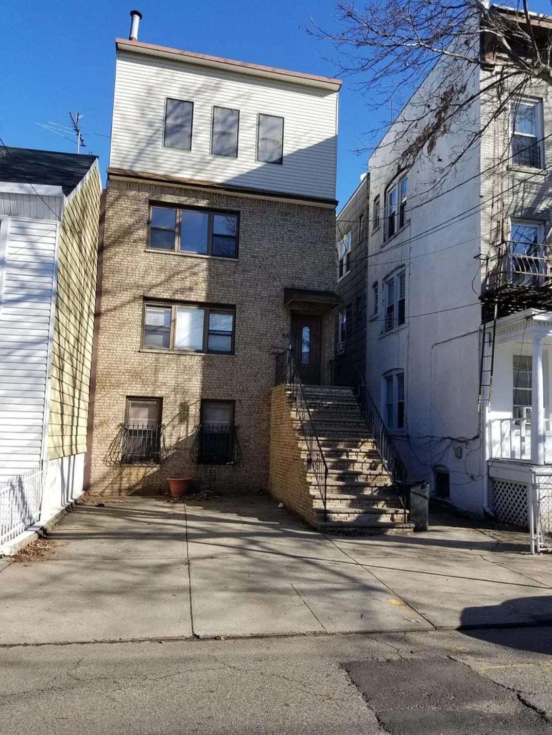 84 LAIDLAW AVE