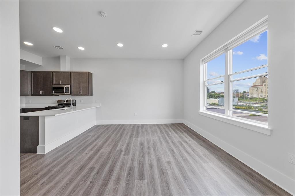 660 GRAND ST Unit: 408