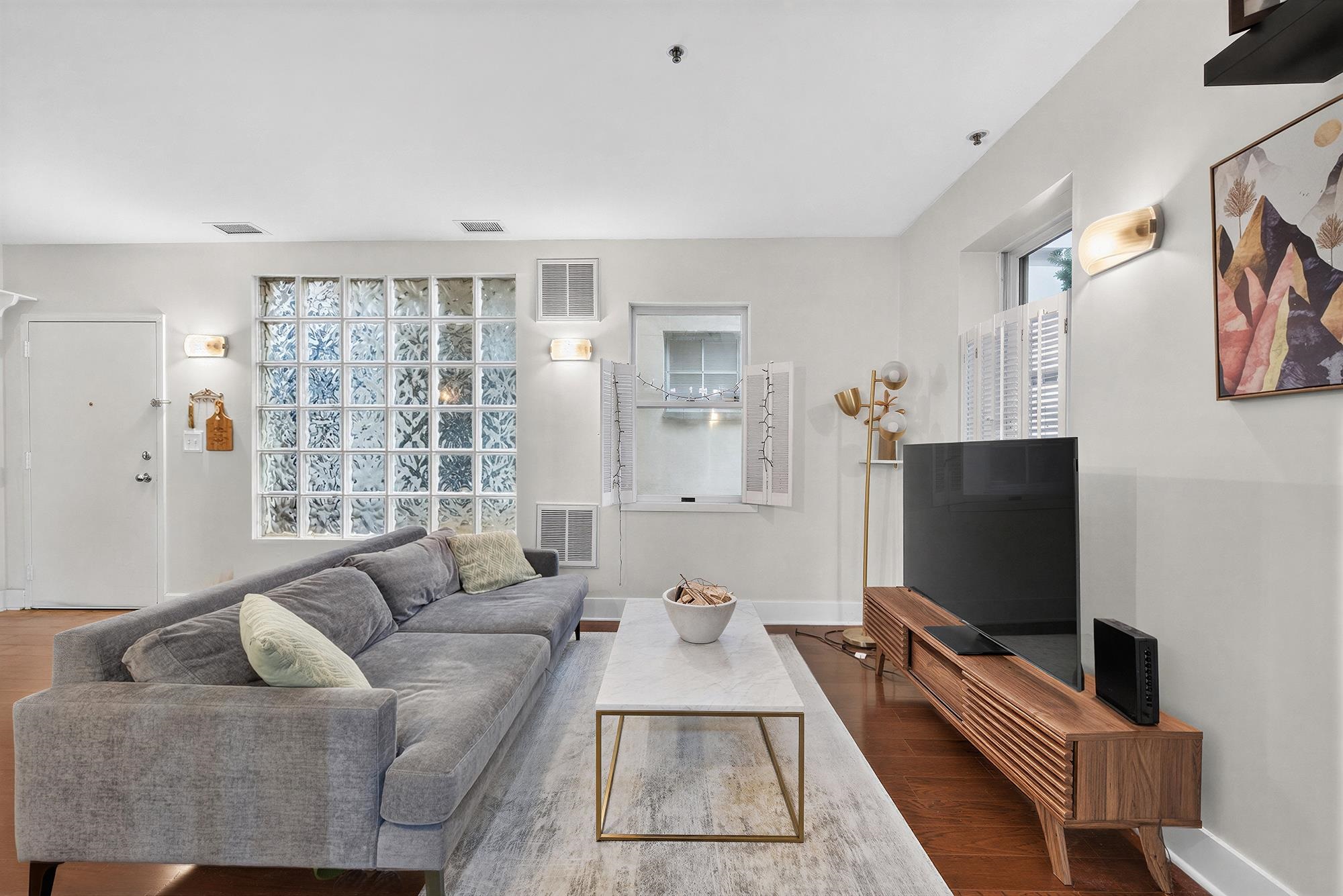 219 BLOOMFIELD ST Unit: B2