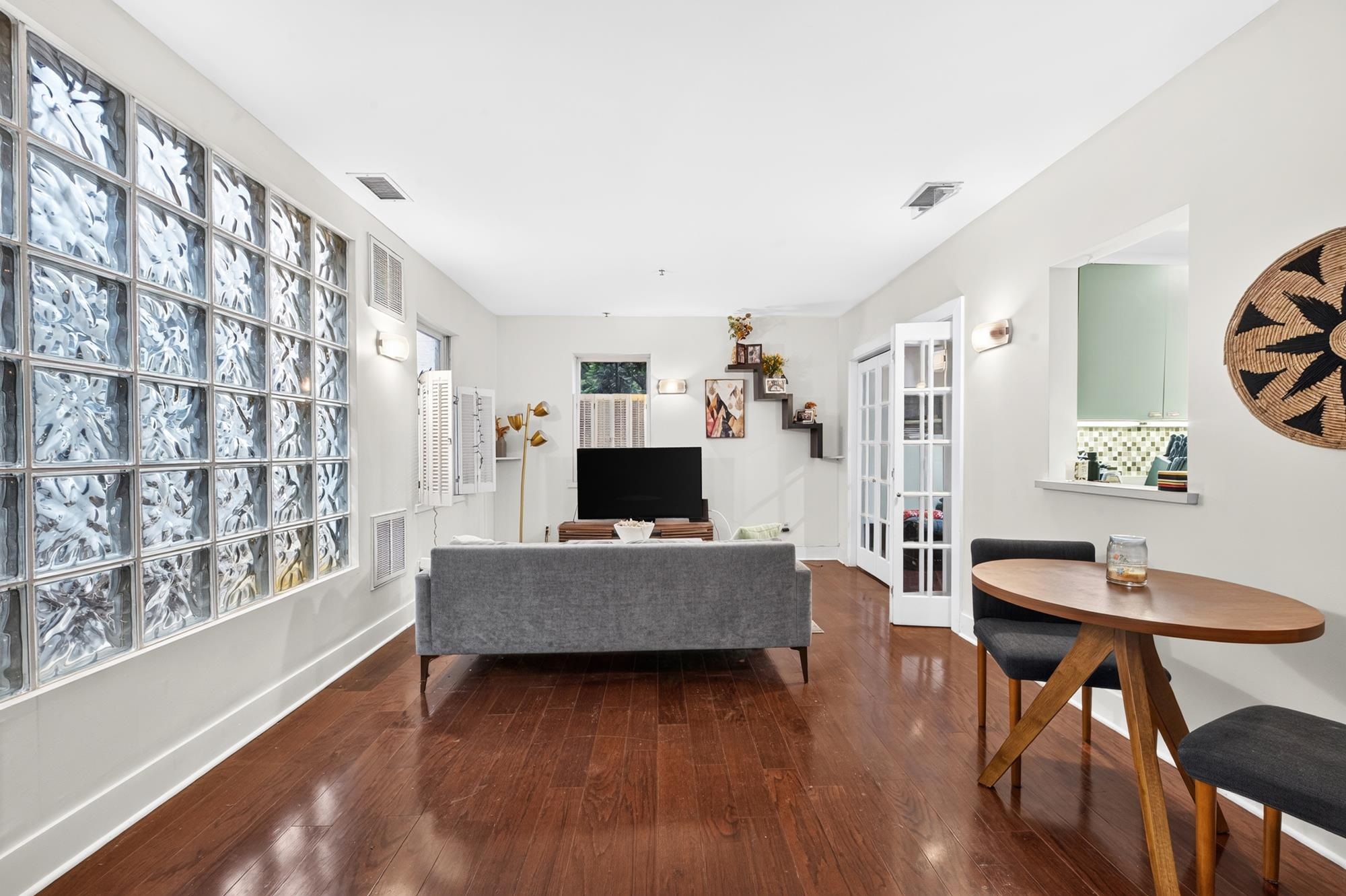 219 BLOOMFIELD ST Unit: B2
