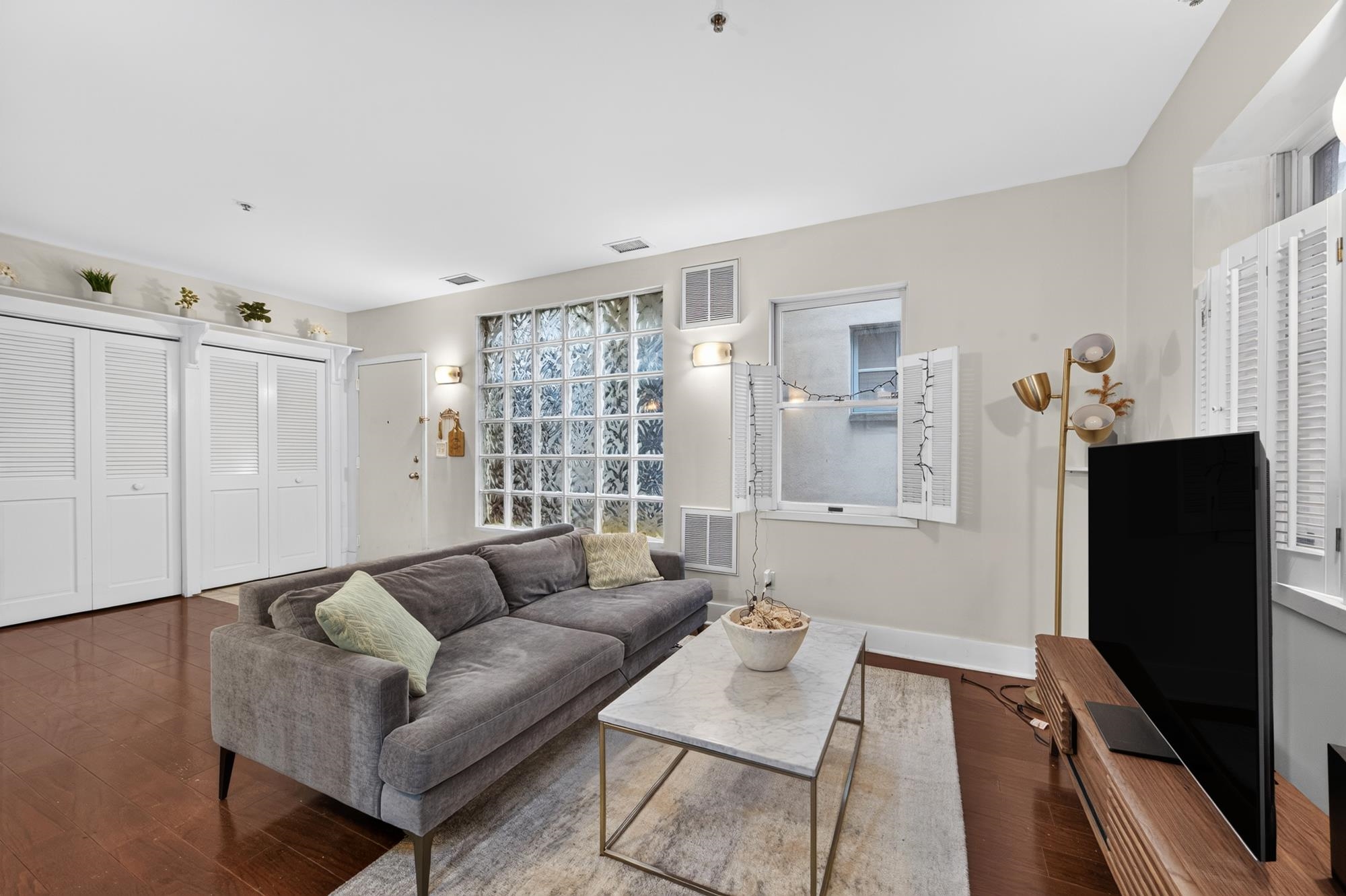 219 BLOOMFIELD ST Unit: B2