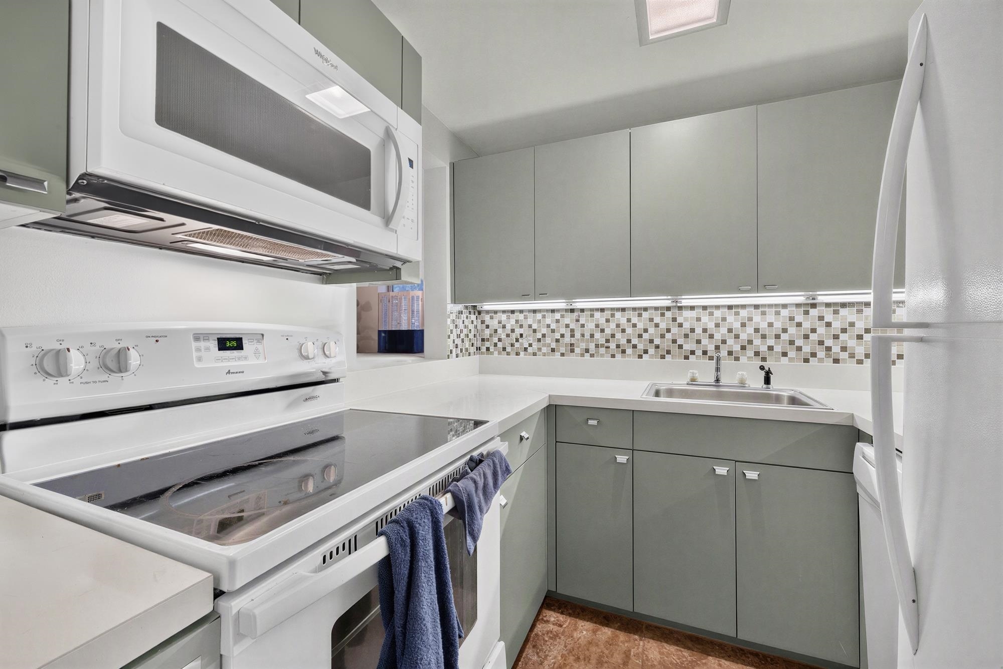 219 BLOOMFIELD ST Unit: B2
