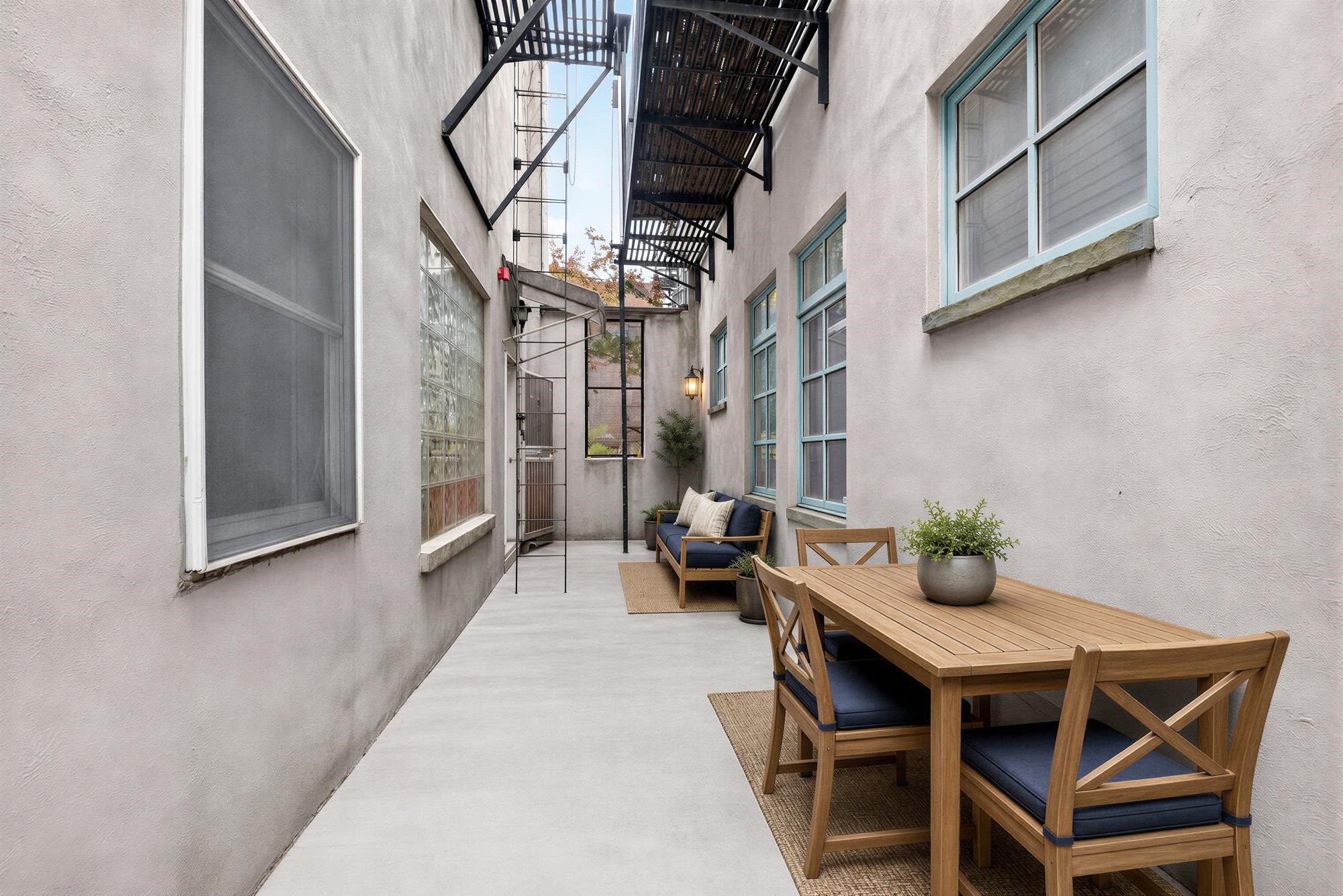219 BLOOMFIELD ST Unit: B2
