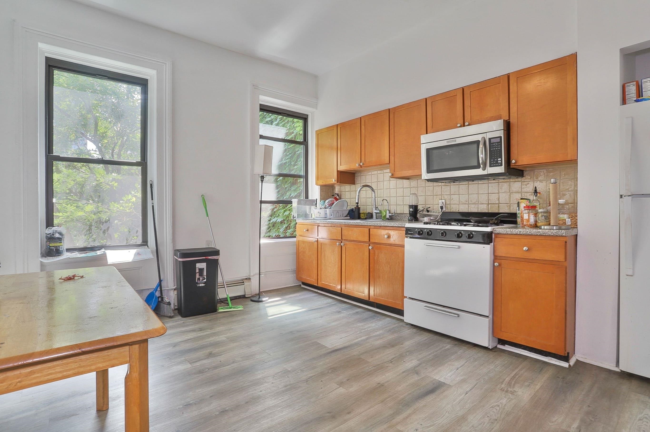16 ERIE ST Unit: 2