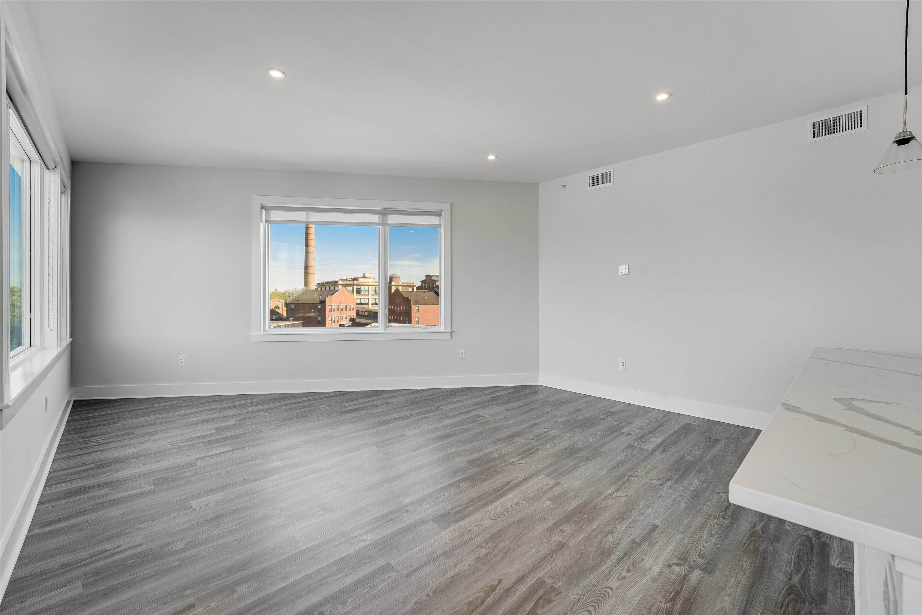 658 GRAND ST Unit: 303
