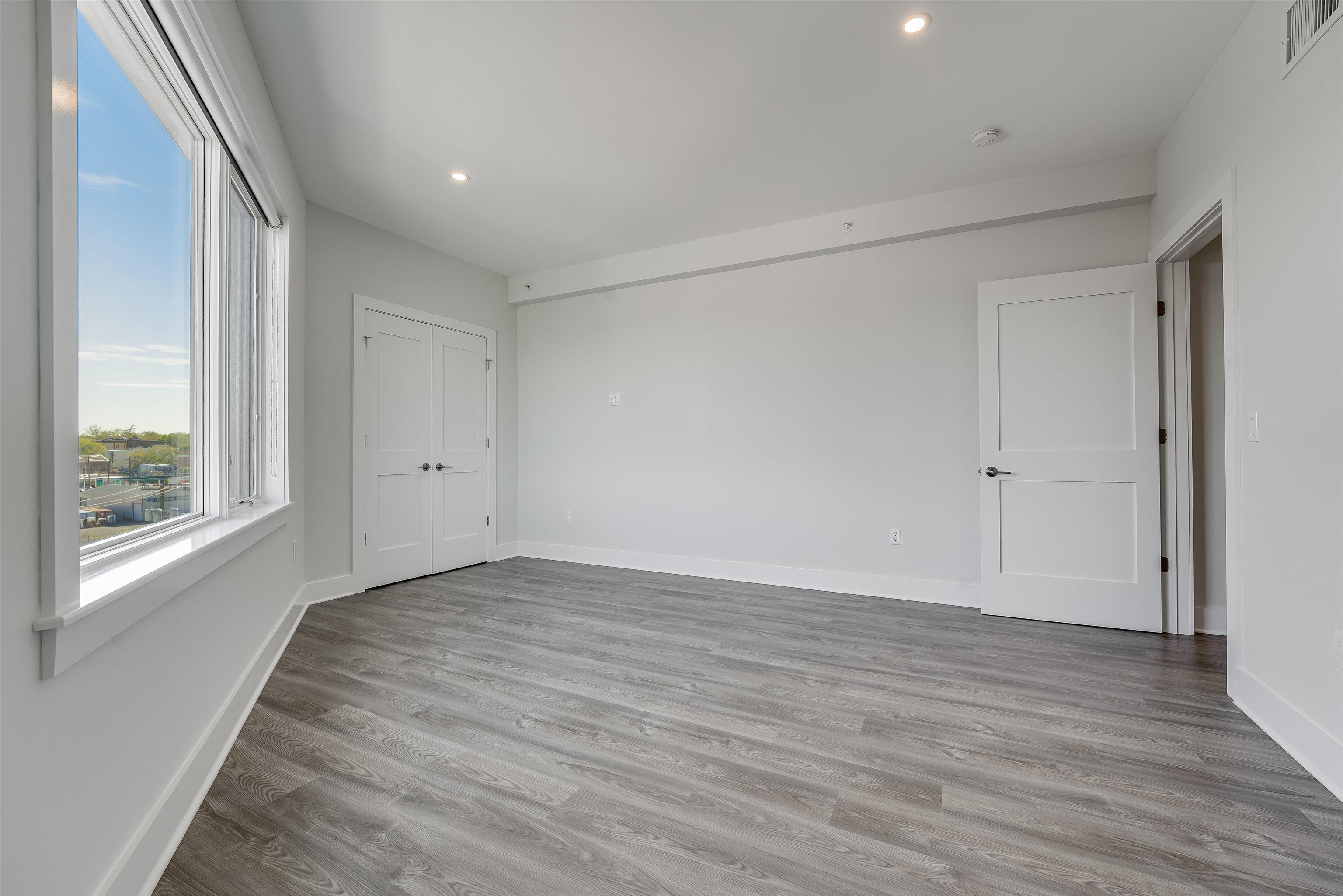 658 GRAND ST Unit: 303