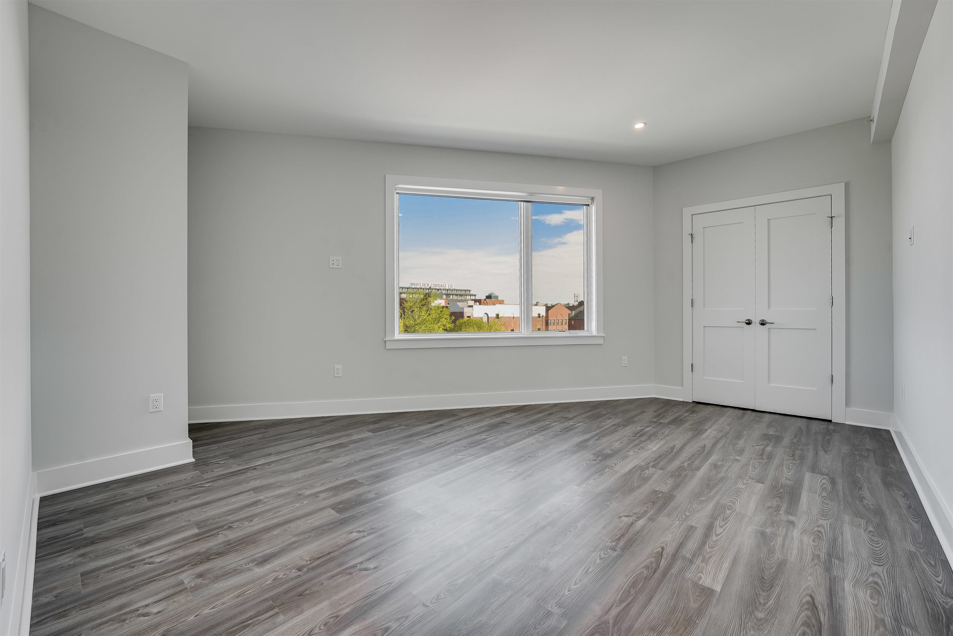 658 GRAND ST Unit: 303