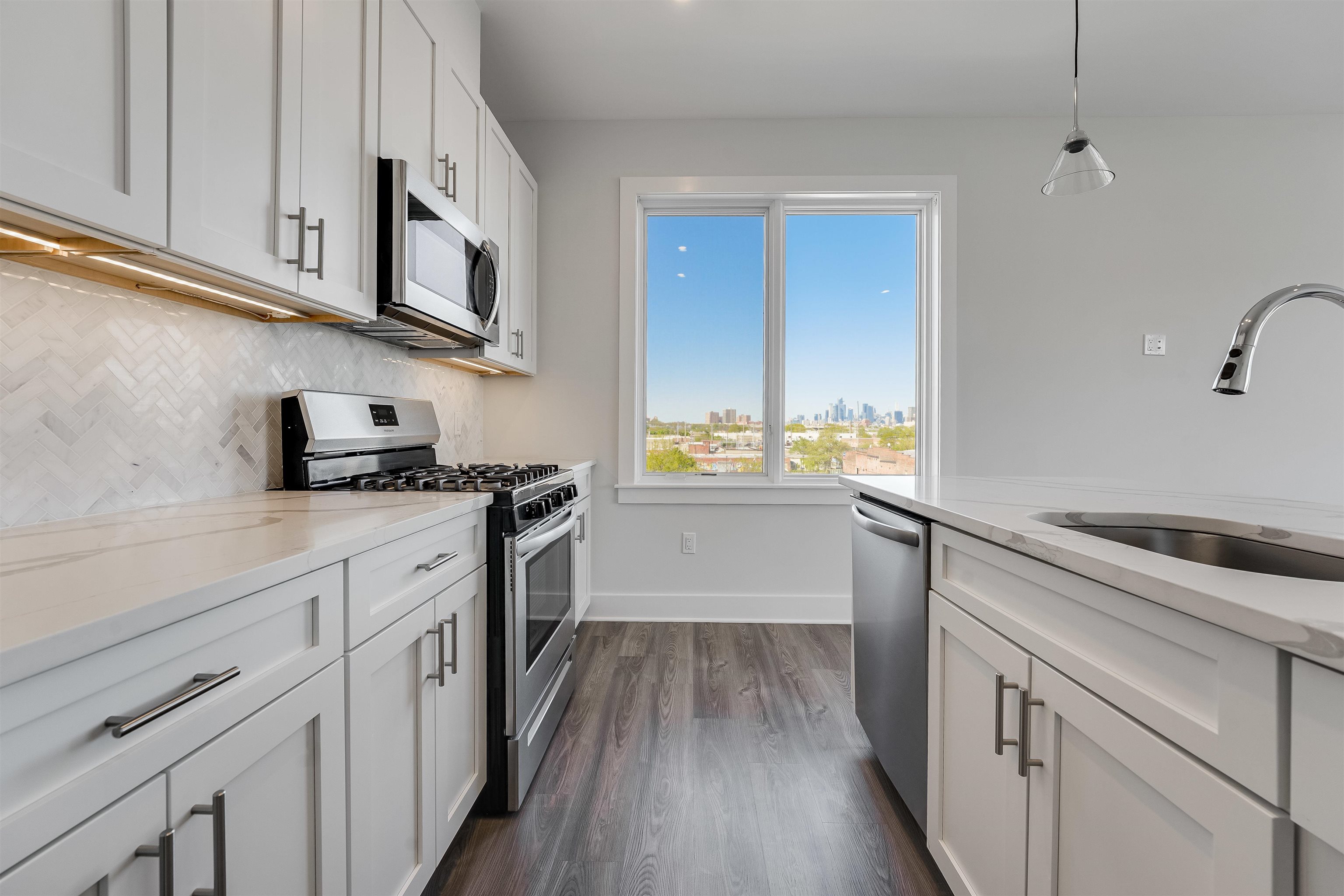 658 GRAND ST Unit: 303