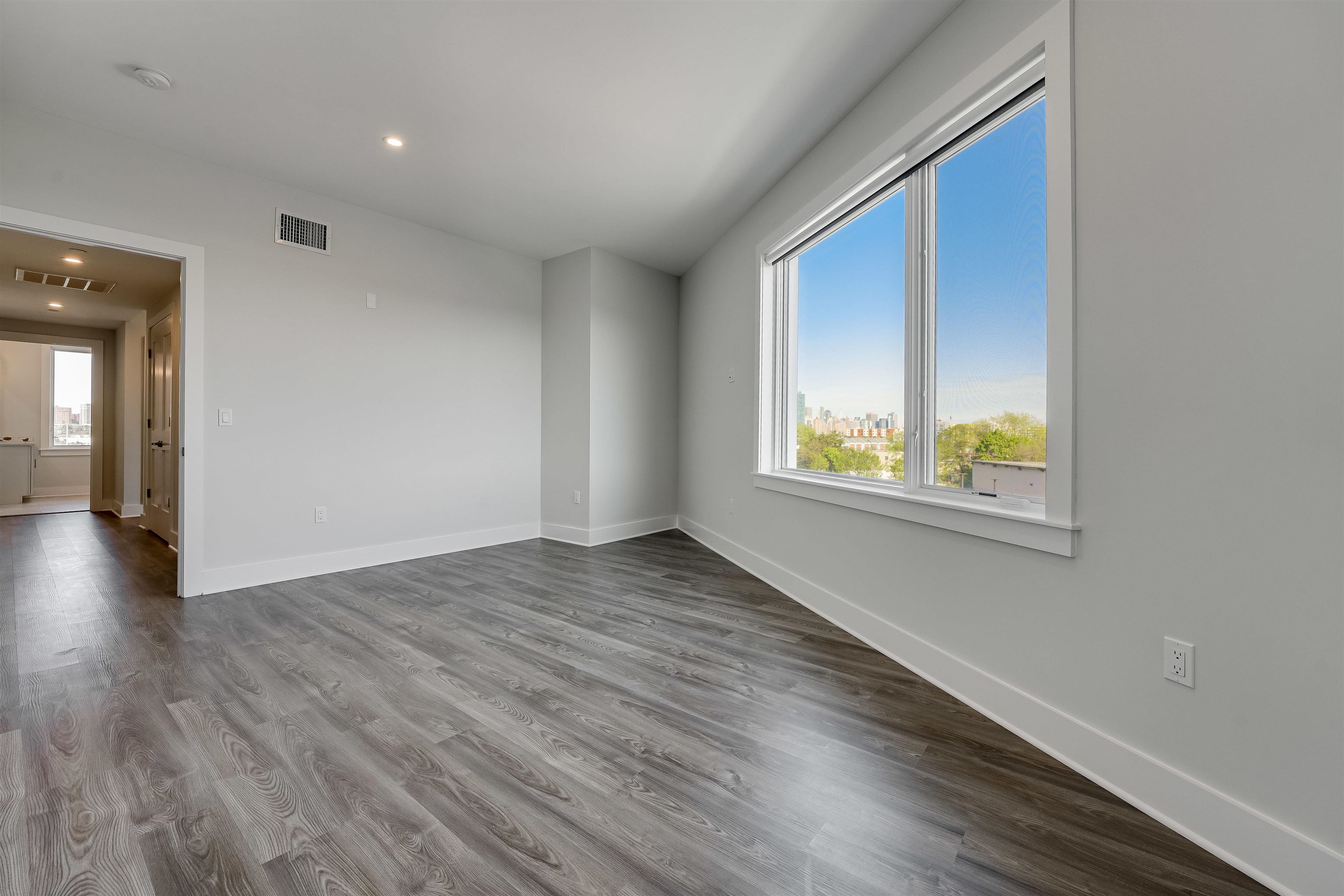 658 GRAND ST Unit: 303