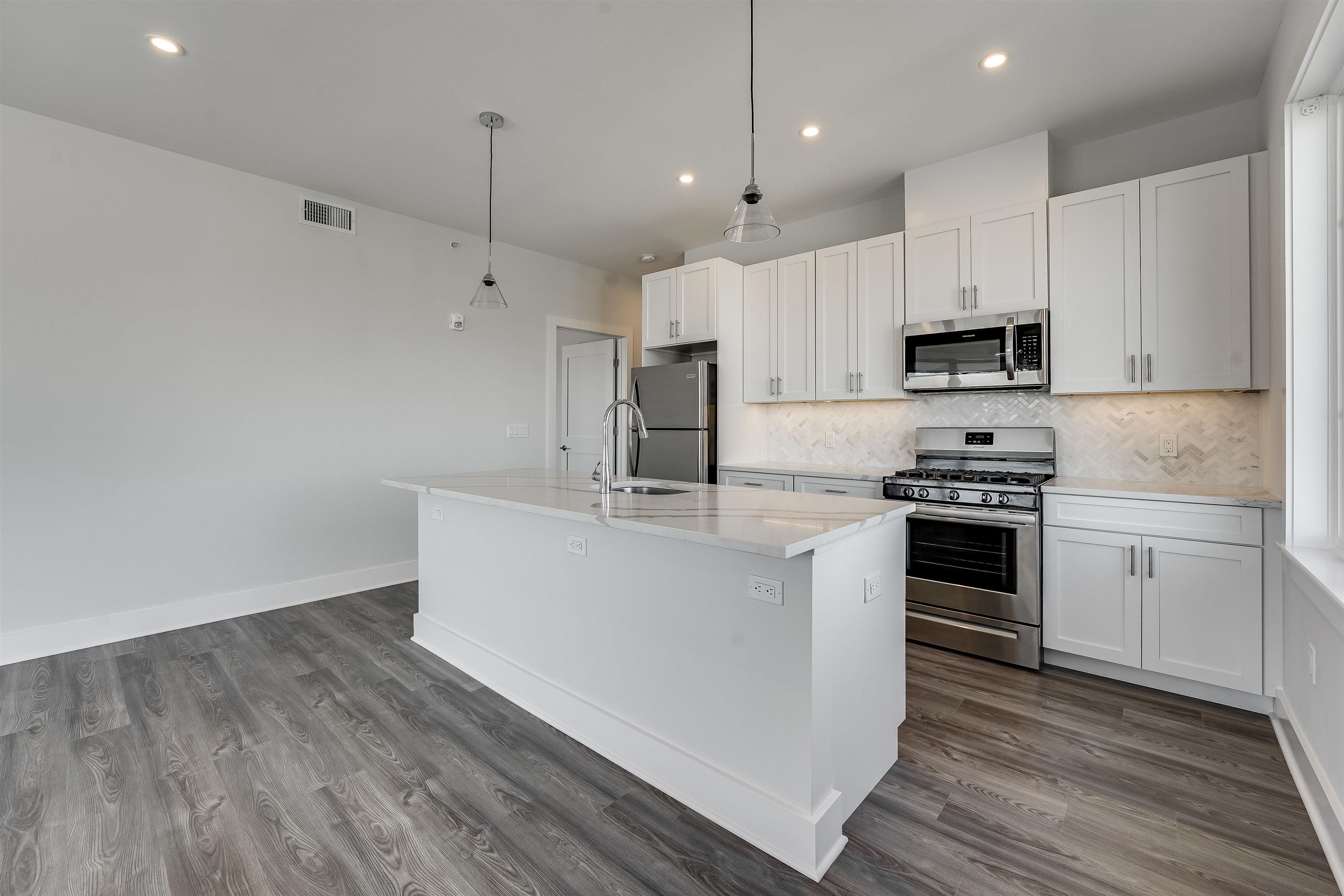 658 GRAND ST Unit: 303