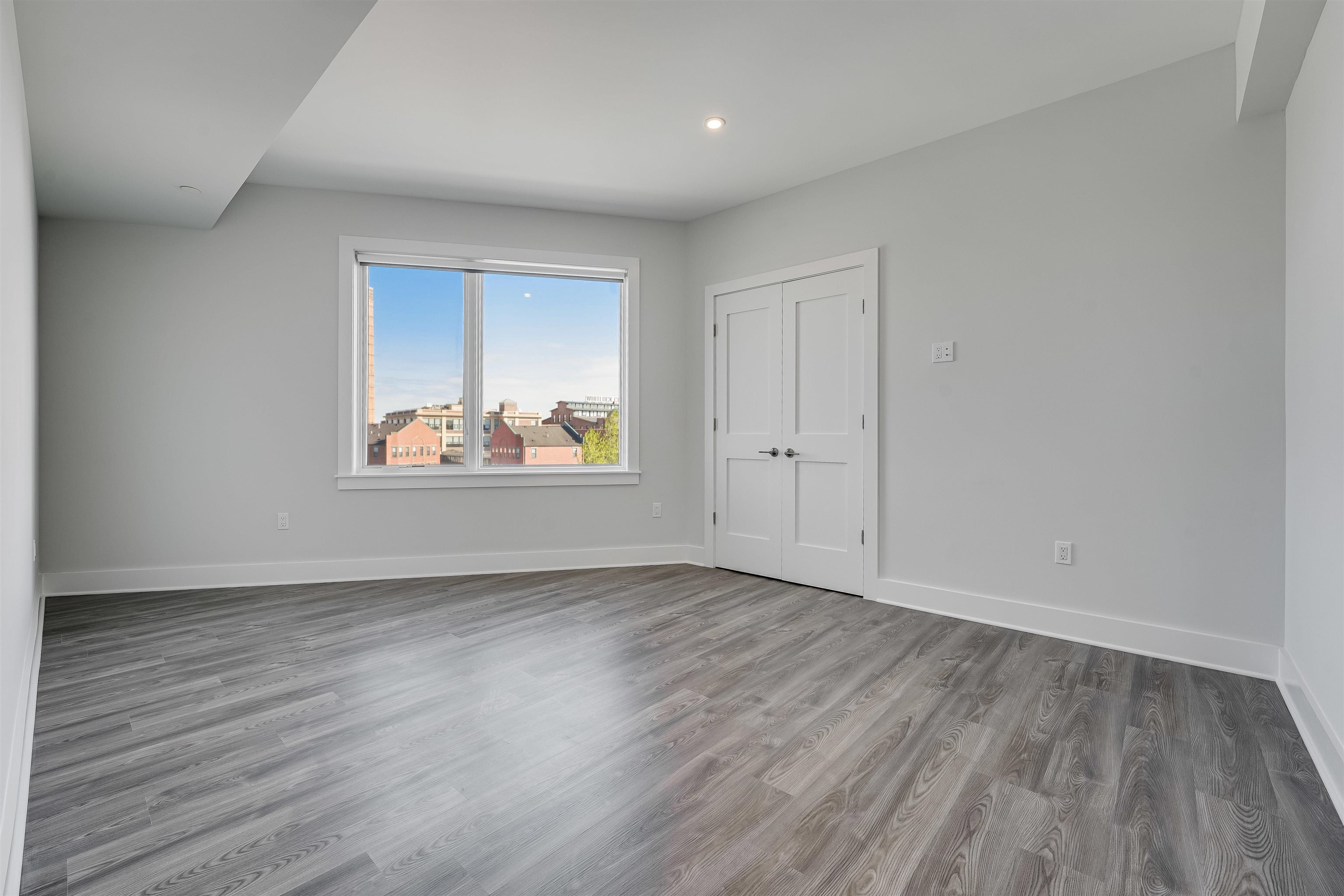 658 GRAND ST Unit: 303
