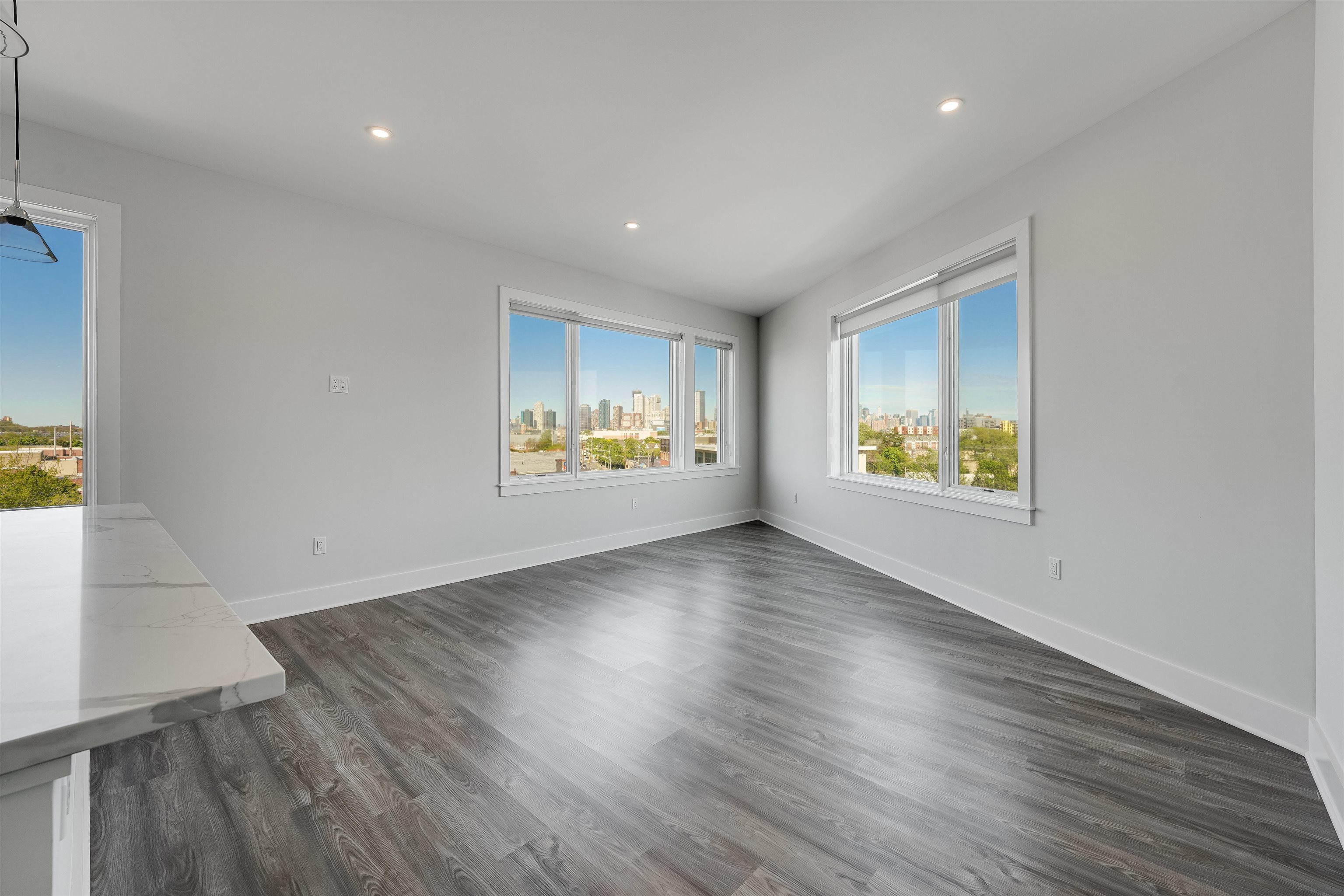 658 GRAND ST Unit: 303