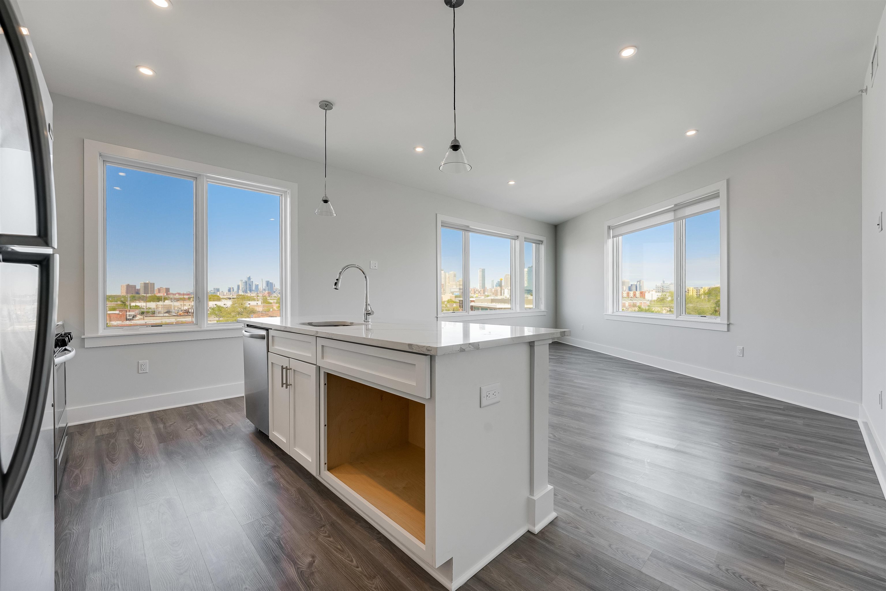 658 GRAND ST Unit: 303