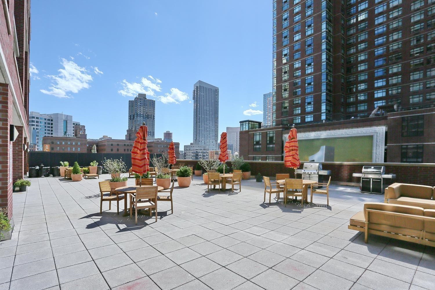 389 WASHINGTON ST Unit: 11D