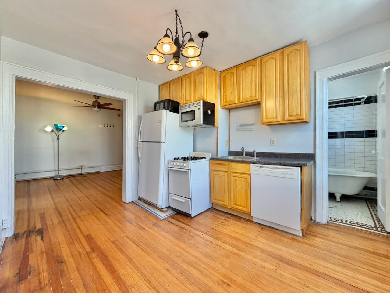409 MONMOUTH ST Unit: 3