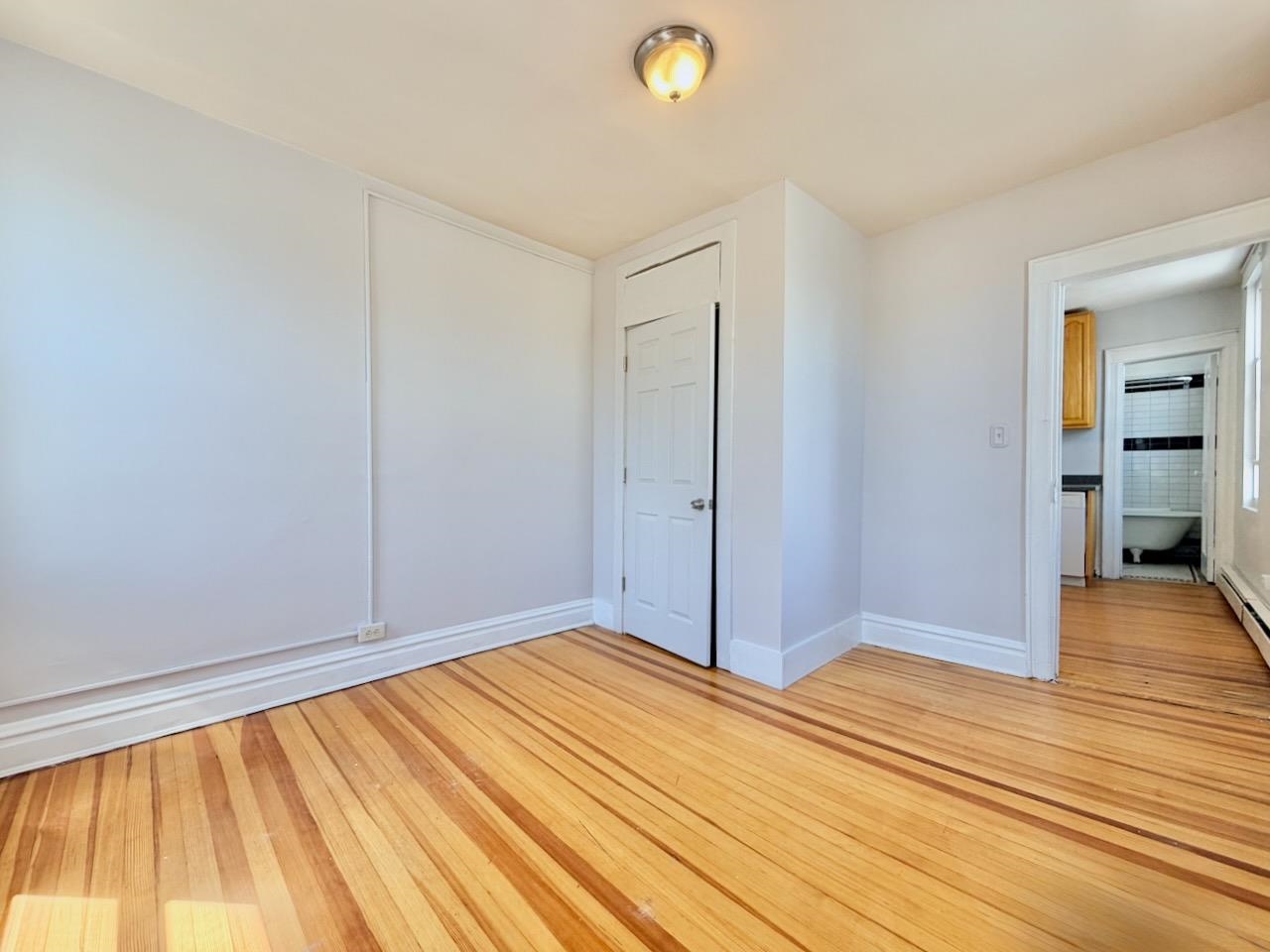 409 MONMOUTH ST Unit: 3