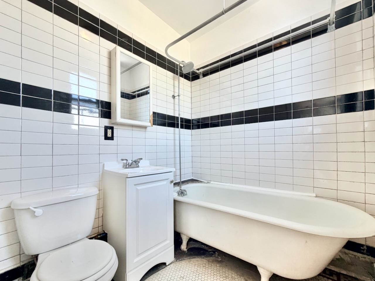 409 MONMOUTH ST Unit: 3