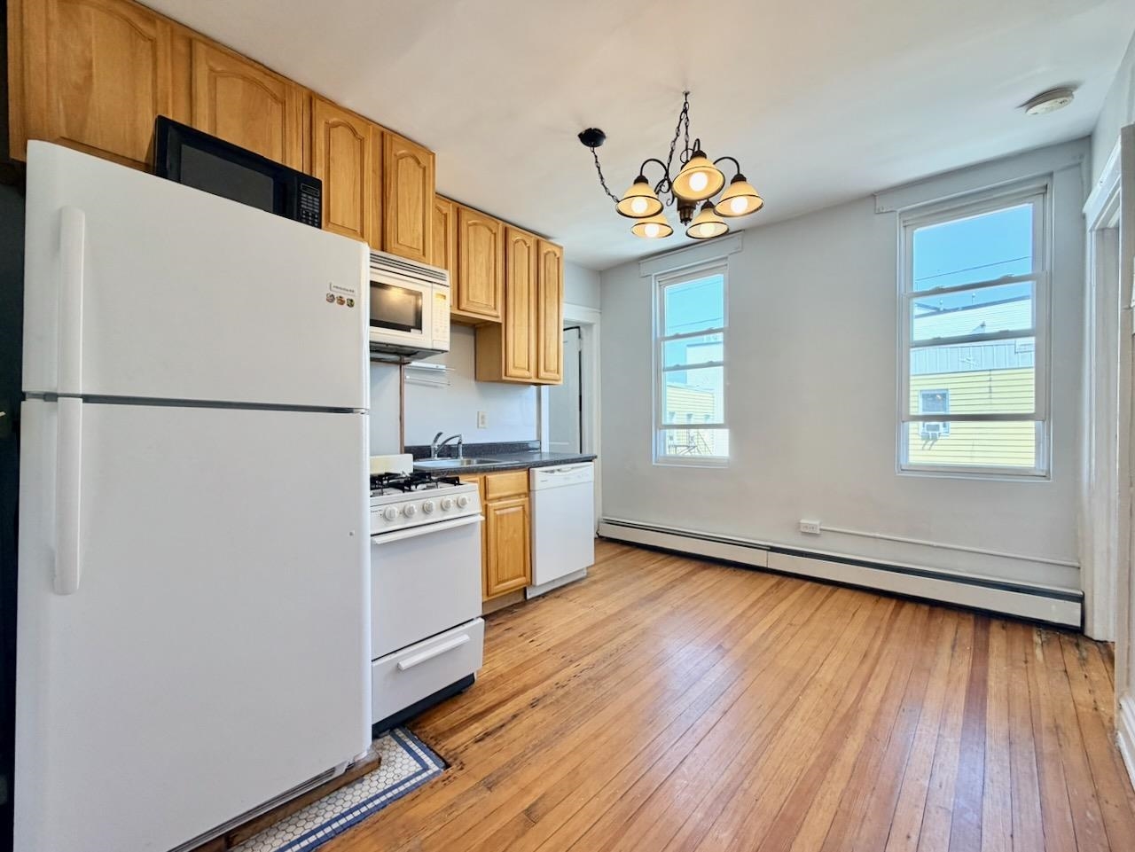 409 MONMOUTH ST Unit: 3