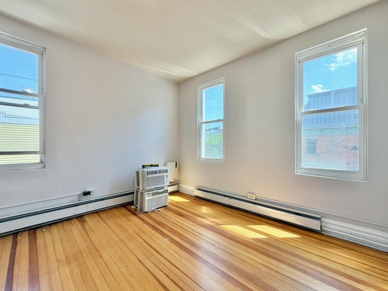 409 MONMOUTH ST Unit: 3